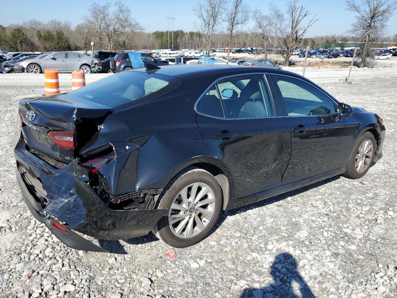 Photo 2 VIN: 4T1C11AK2PU142297 - TOYOTA CAMRY 