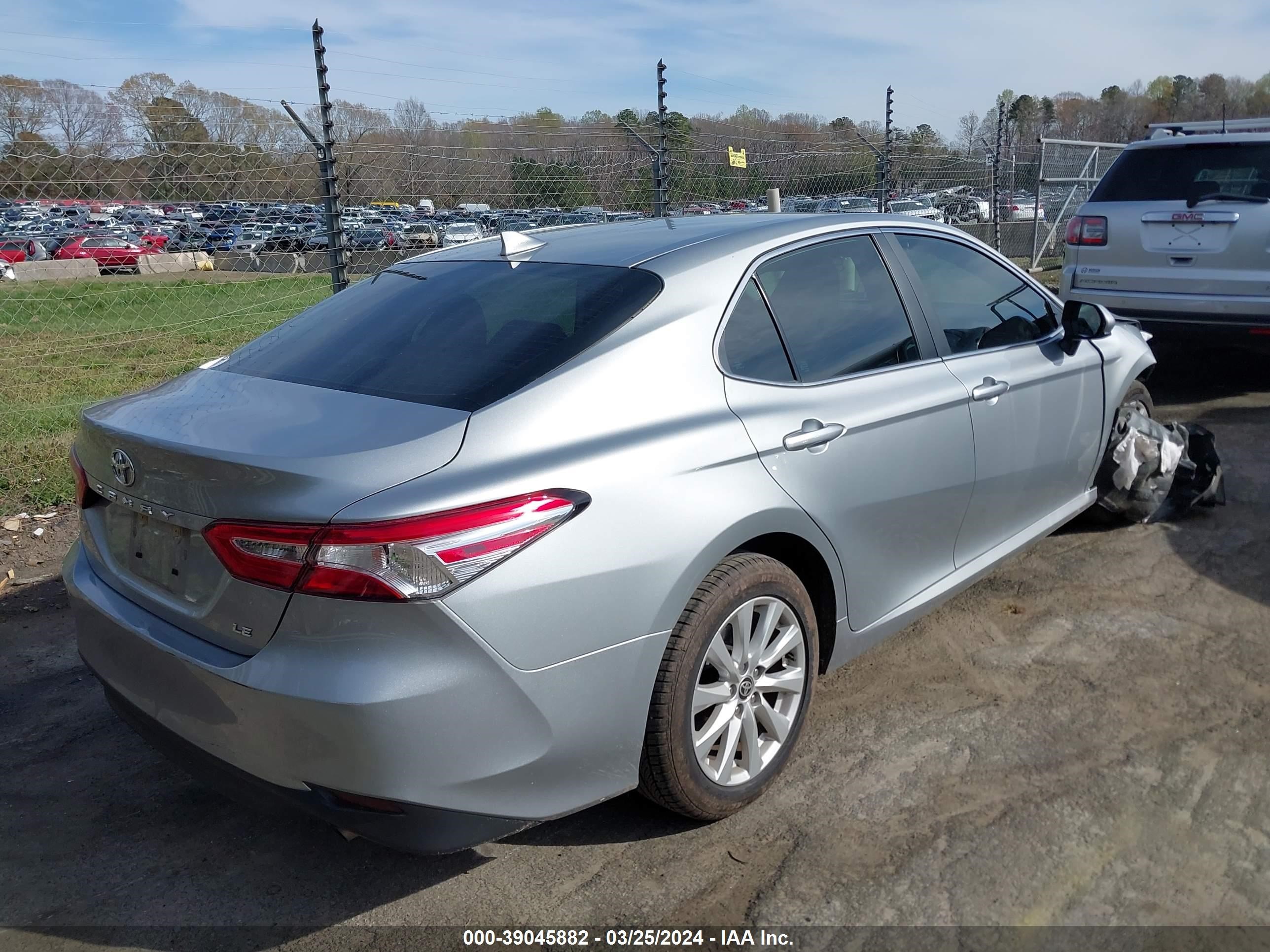 Photo 3 VIN: 4T1C11AK3LU402281 - TOYOTA CAMRY 