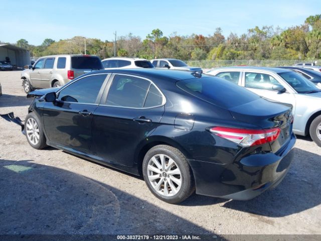 Photo 2 VIN: 4T1C11AK3LU876814 - TOYOTA CAMRY 