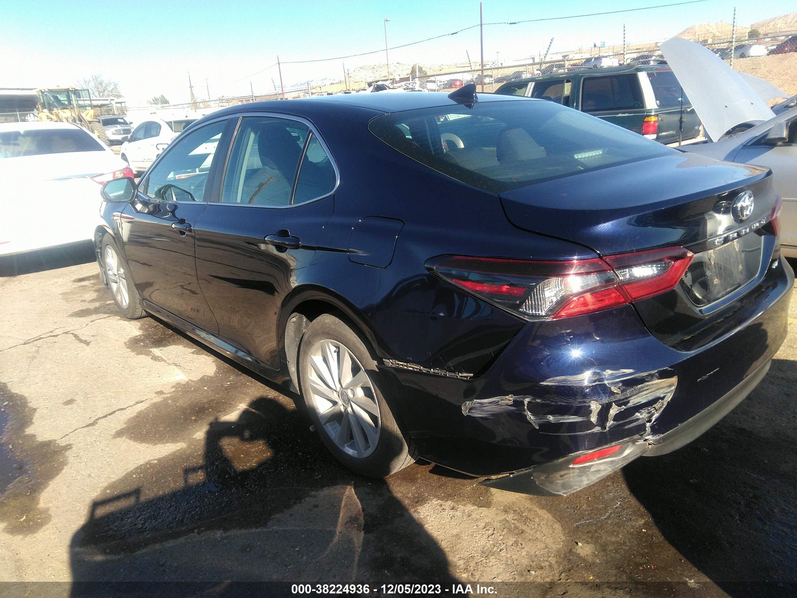 Photo 2 VIN: 4T1C11AK3MU577597 - TOYOTA CAMRY 