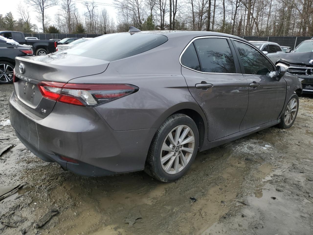 Photo 2 VIN: 4T1C11AK3MU615703 - TOYOTA CAMRY 