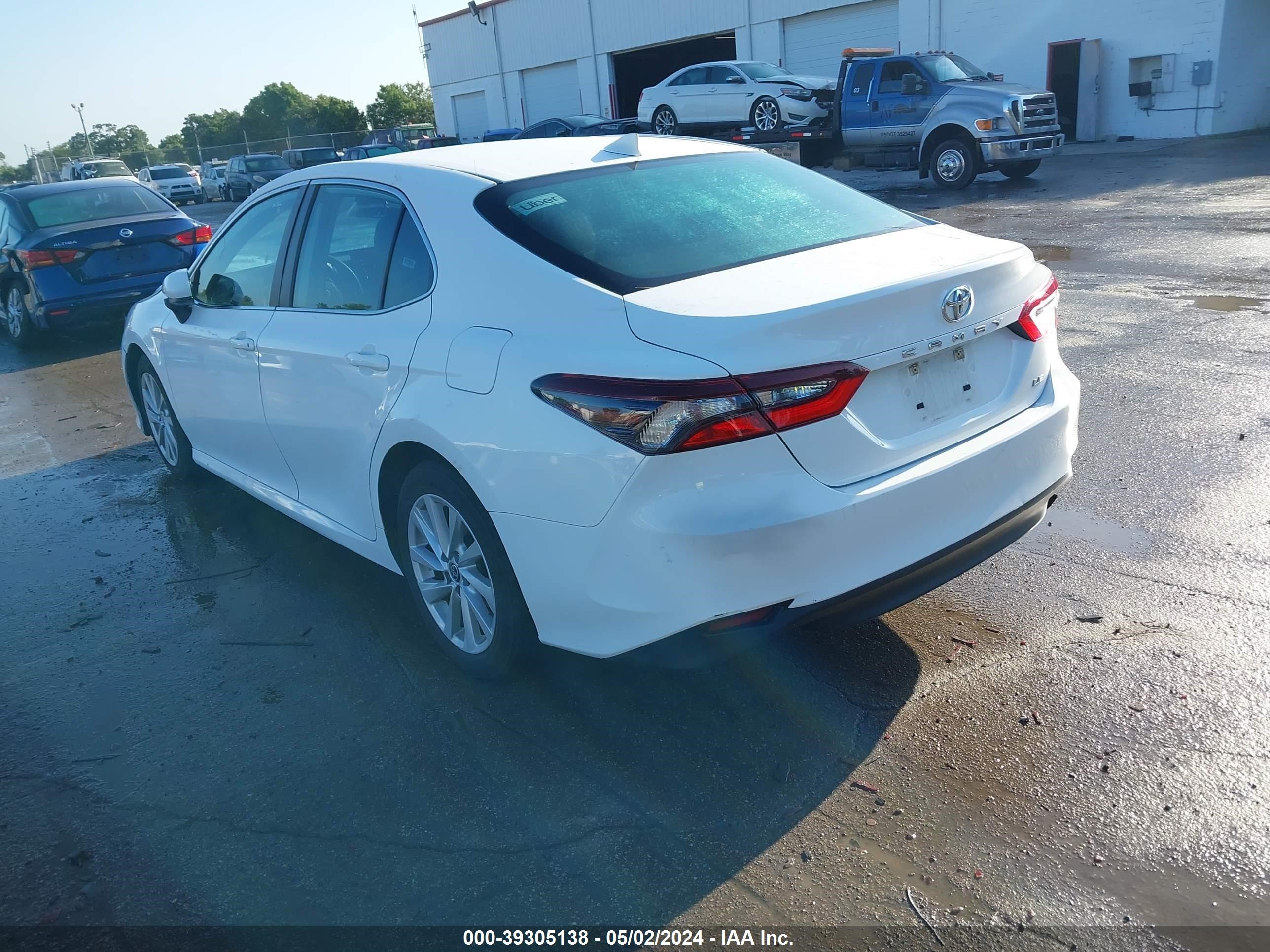 Photo 2 VIN: 4T1C11AK3NU008248 - TOYOTA CAMRY 