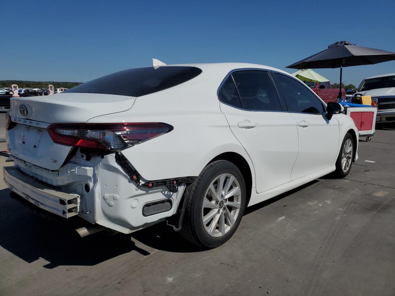 Photo 2 VIN: 4T1C11AK3NU653353 - TOYOTA CAMRY 