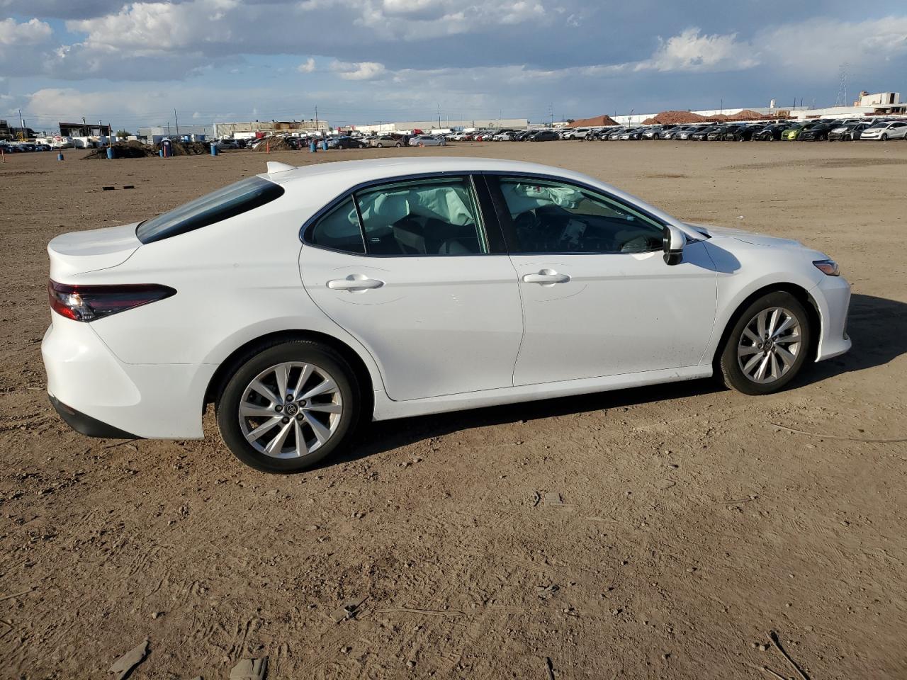 Photo 2 VIN: 4T1C11AK3PU156497 - TOYOTA CAMRY 