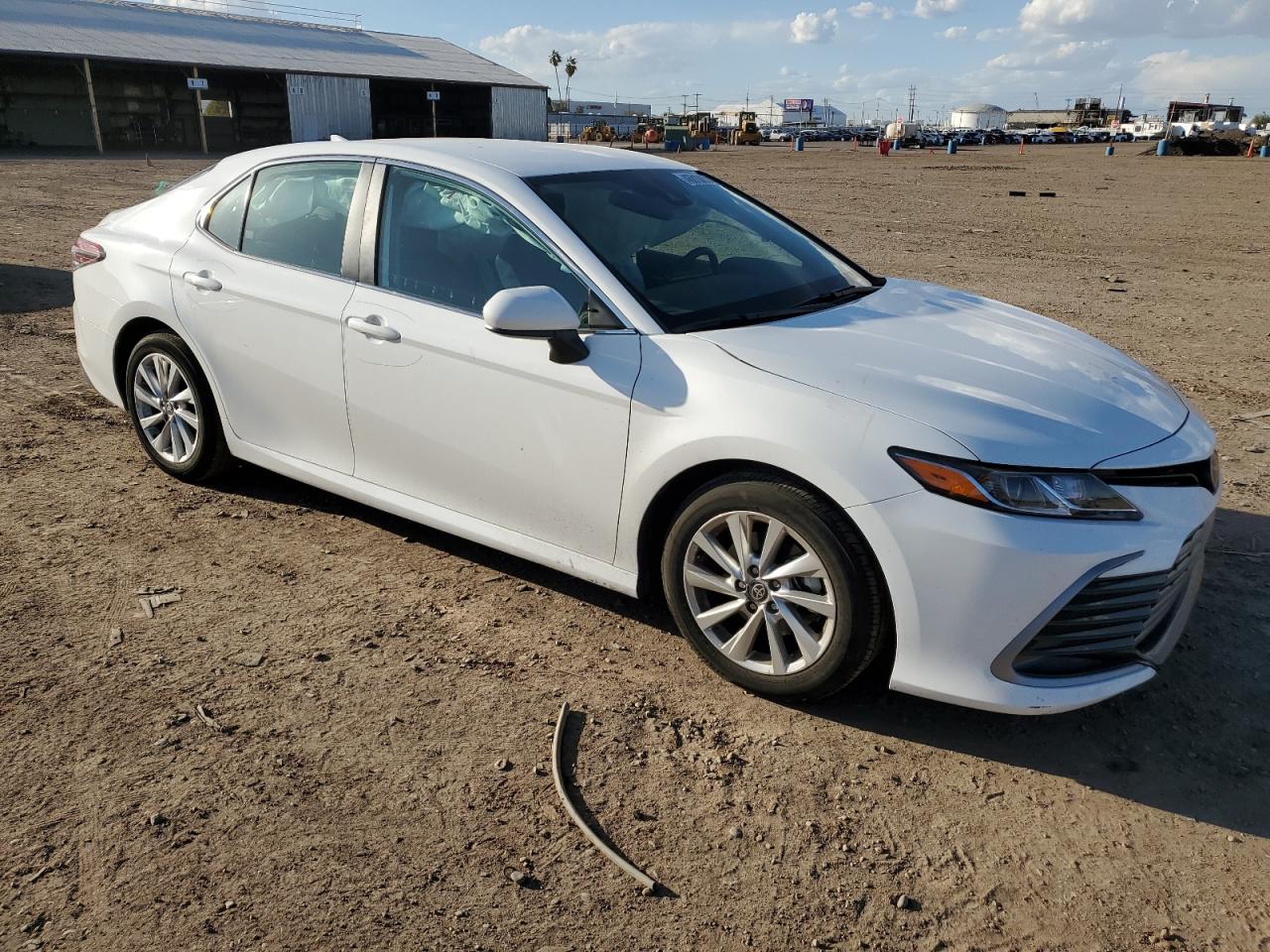 Photo 3 VIN: 4T1C11AK3PU156497 - TOYOTA CAMRY 