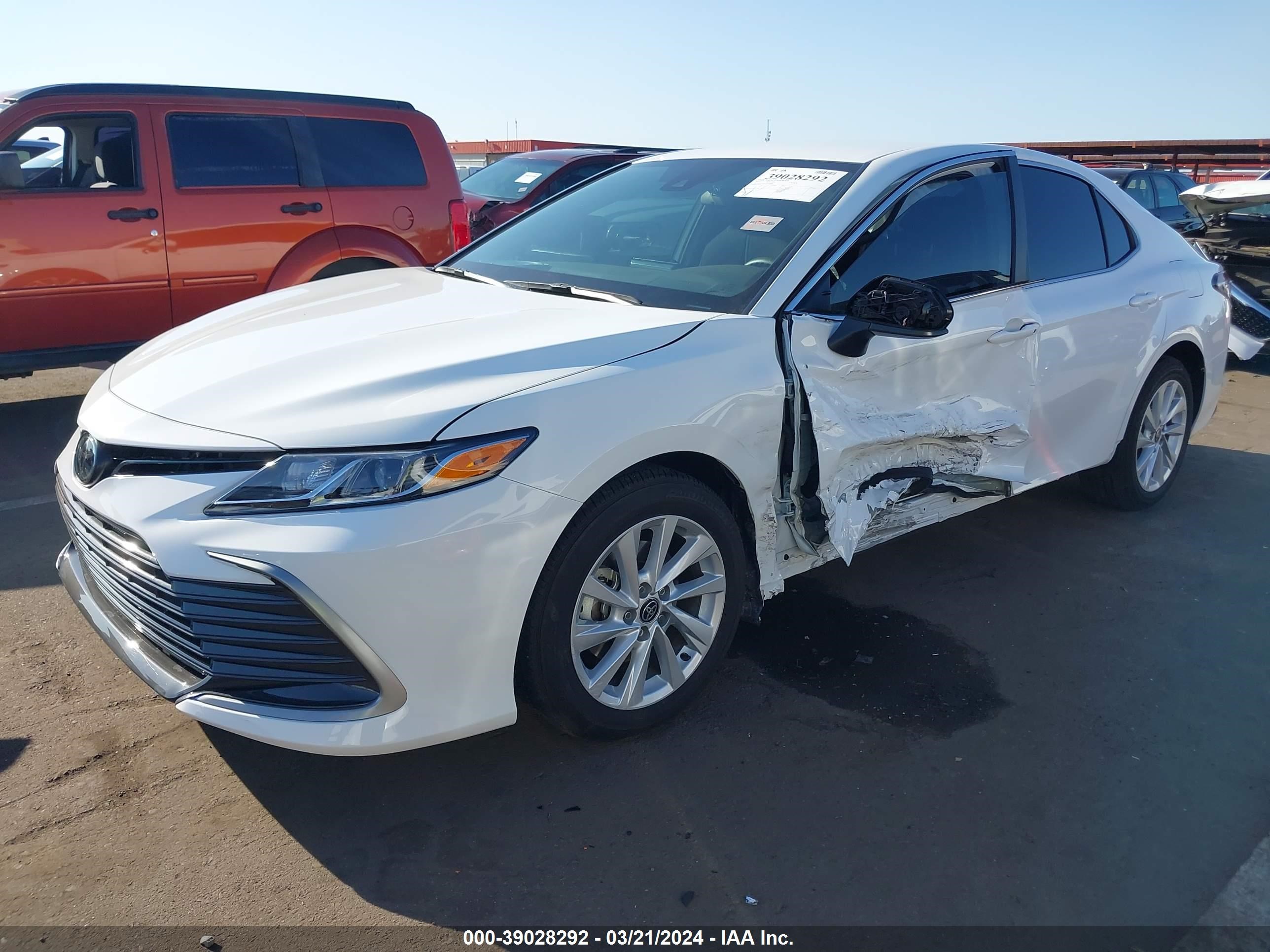 Photo 1 VIN: 4T1C11AK3PU182825 - TOYOTA CAMRY 