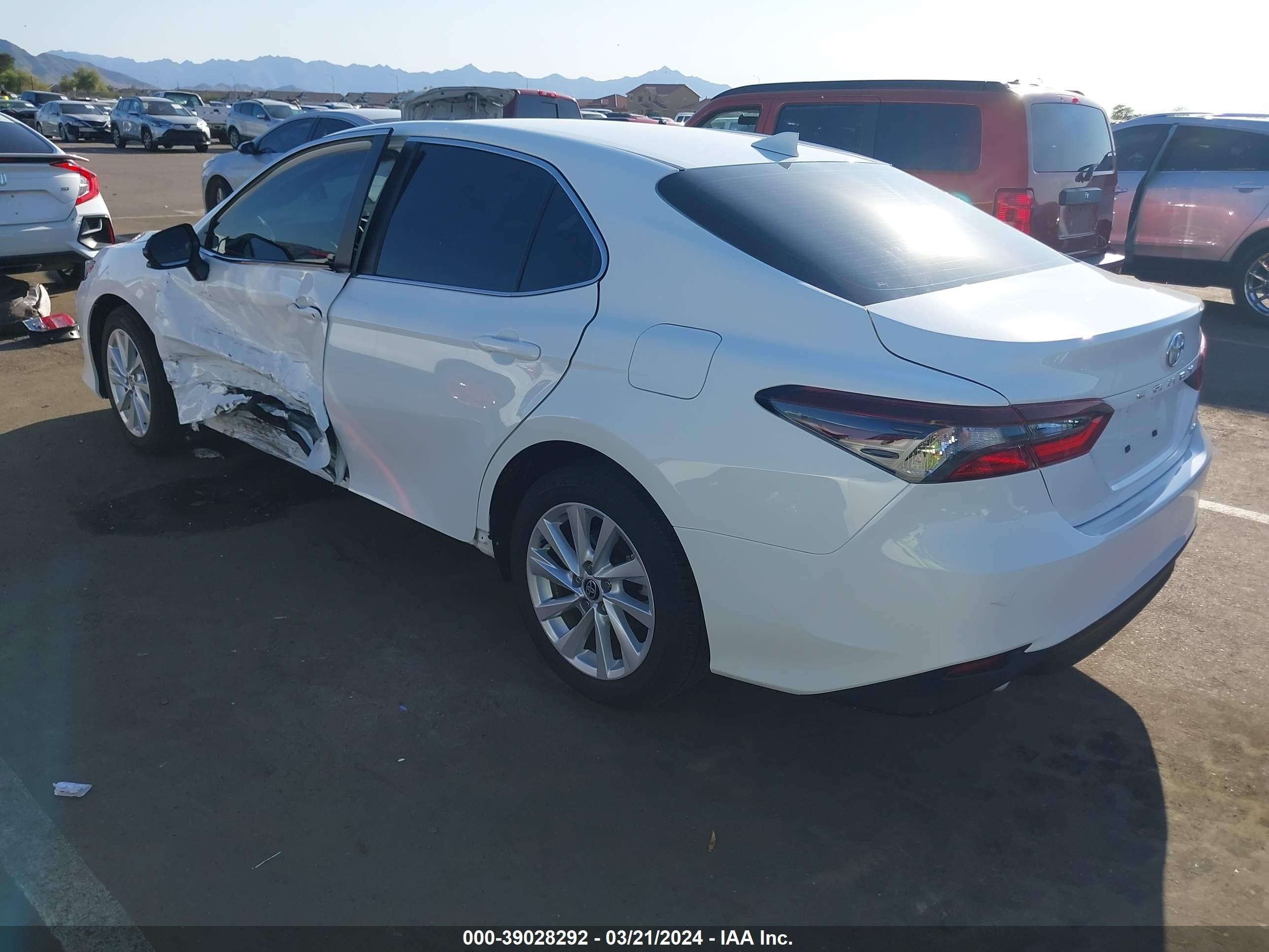 Photo 2 VIN: 4T1C11AK3PU182825 - TOYOTA CAMRY 