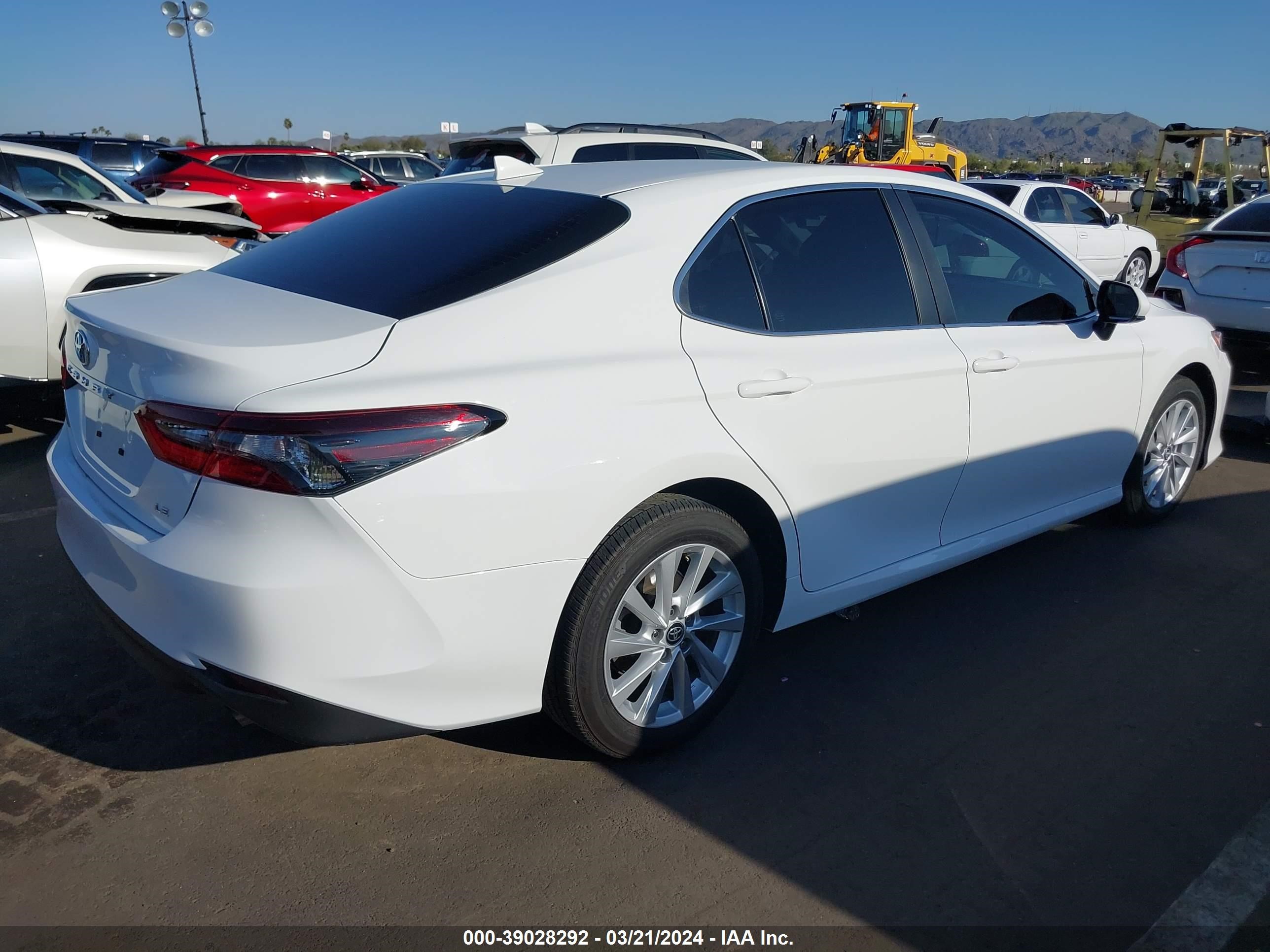 Photo 3 VIN: 4T1C11AK3PU182825 - TOYOTA CAMRY 