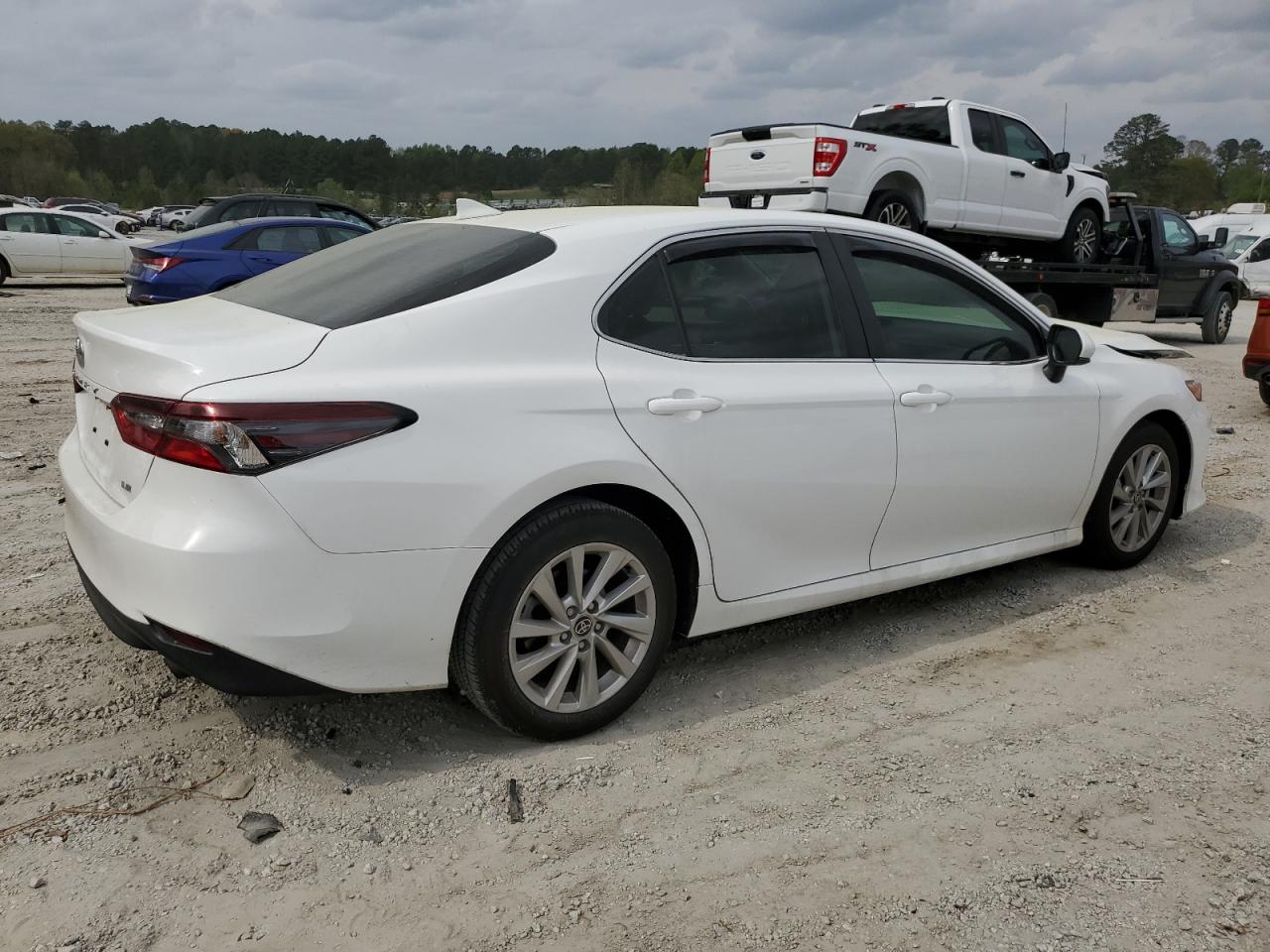 Photo 2 VIN: 4T1C11AK3PU821799 - TOYOTA CAMRY 