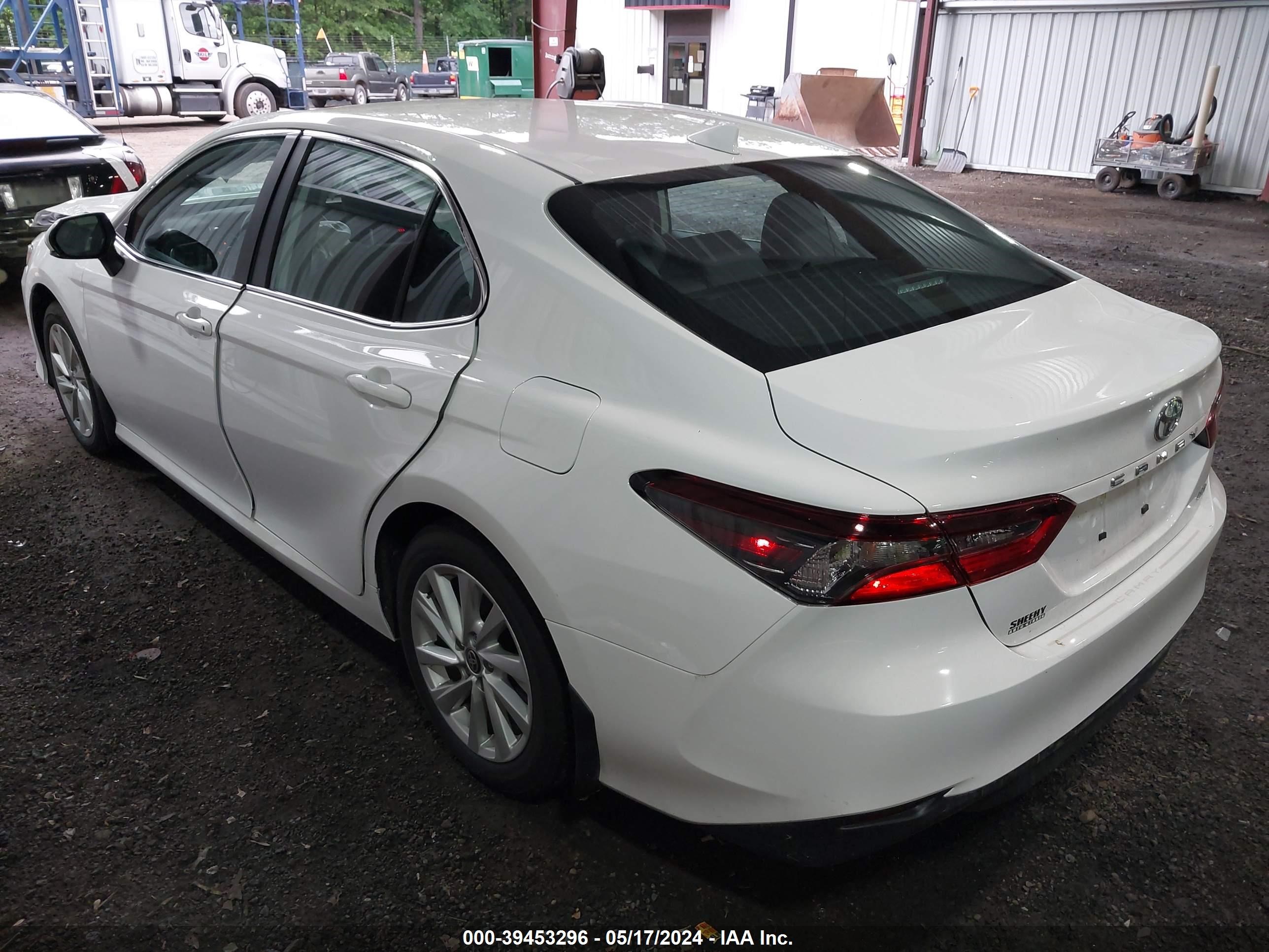 Photo 2 VIN: 4T1C11AK3RU878166 - TOYOTA CAMRY 