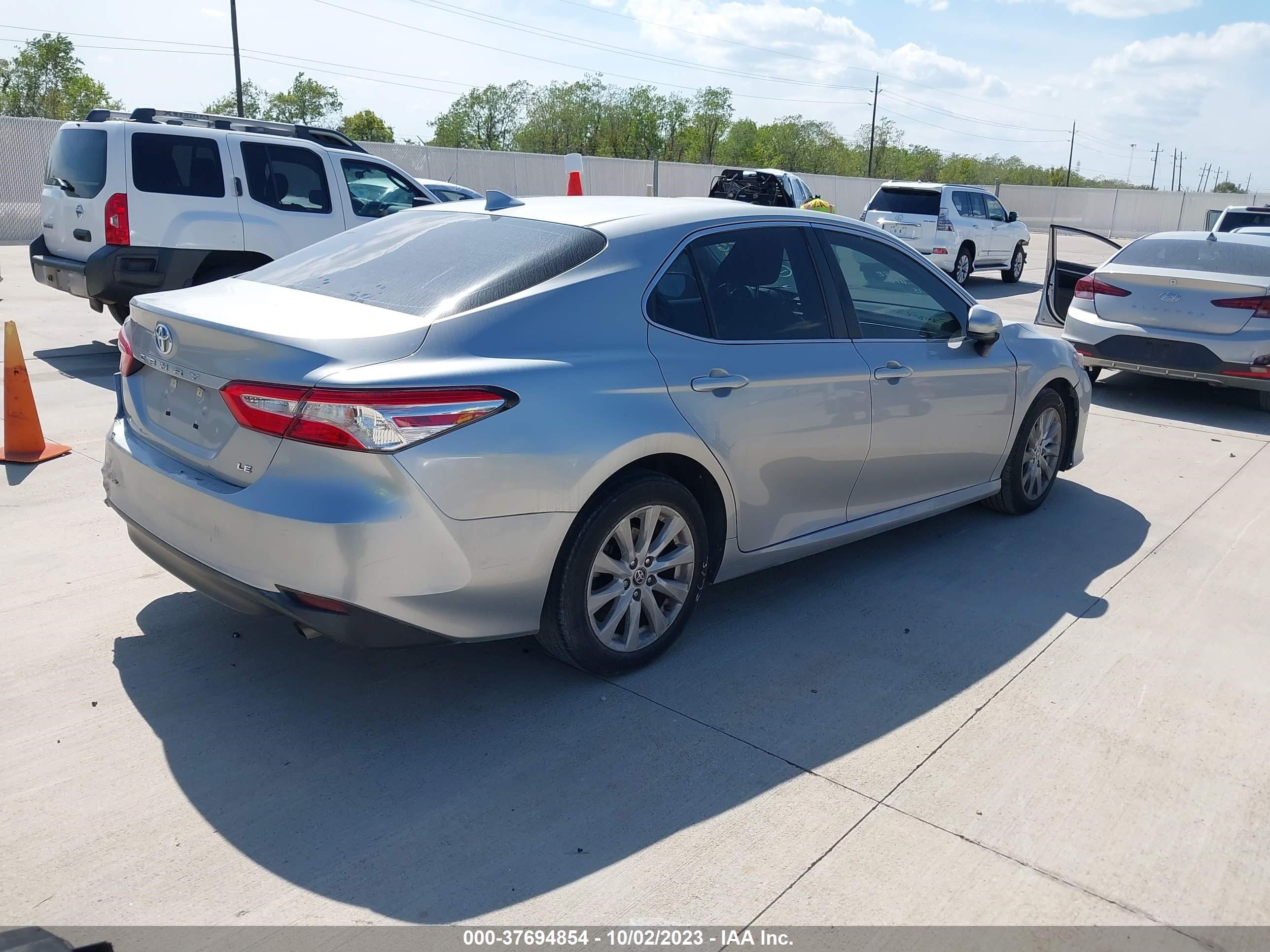 Photo 3 VIN: 4T1C11AK4LU400068 - TOYOTA CAMRY 