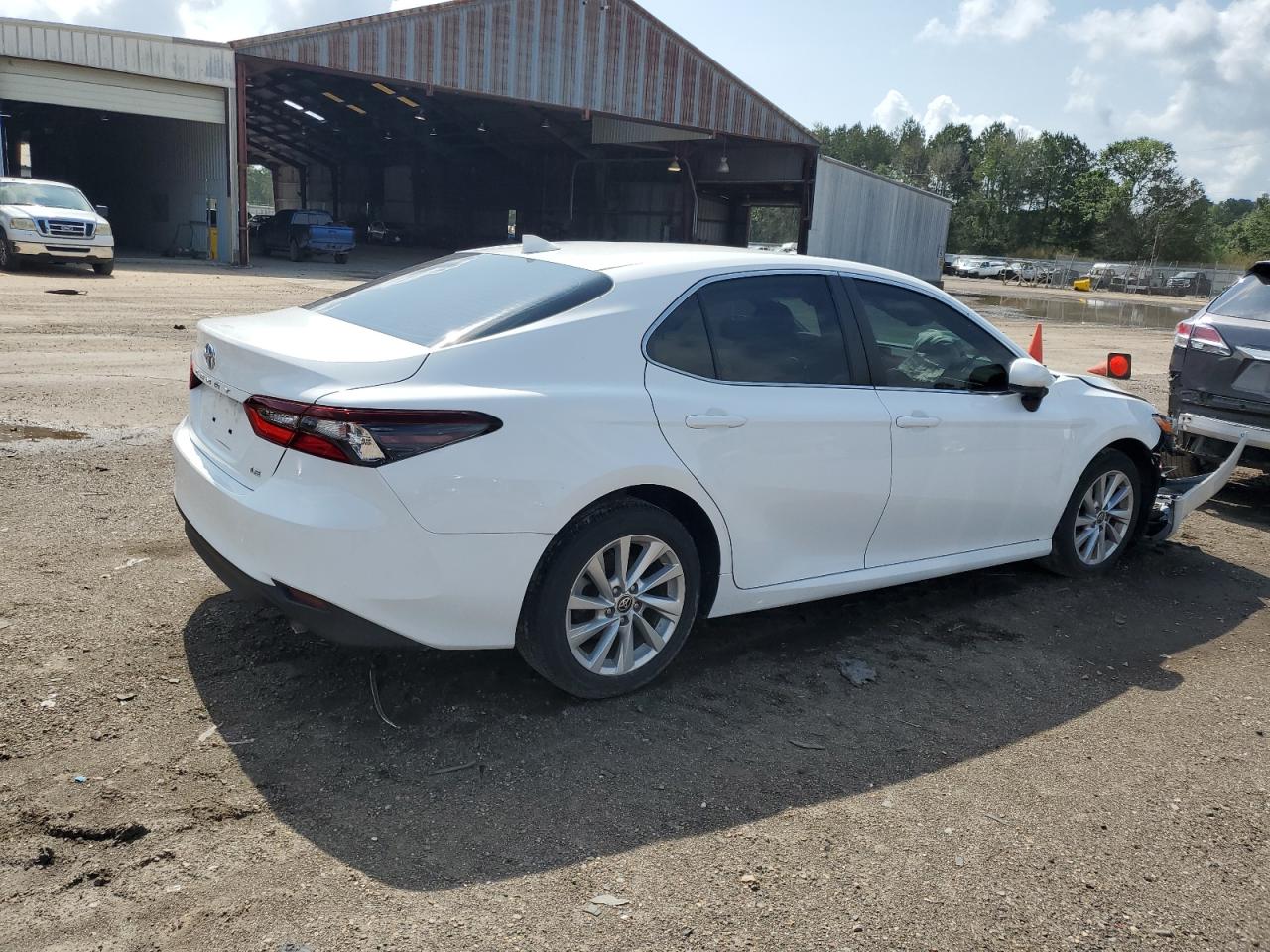 Photo 2 VIN: 4T1C11AK4MU595526 - TOYOTA CAMRY 