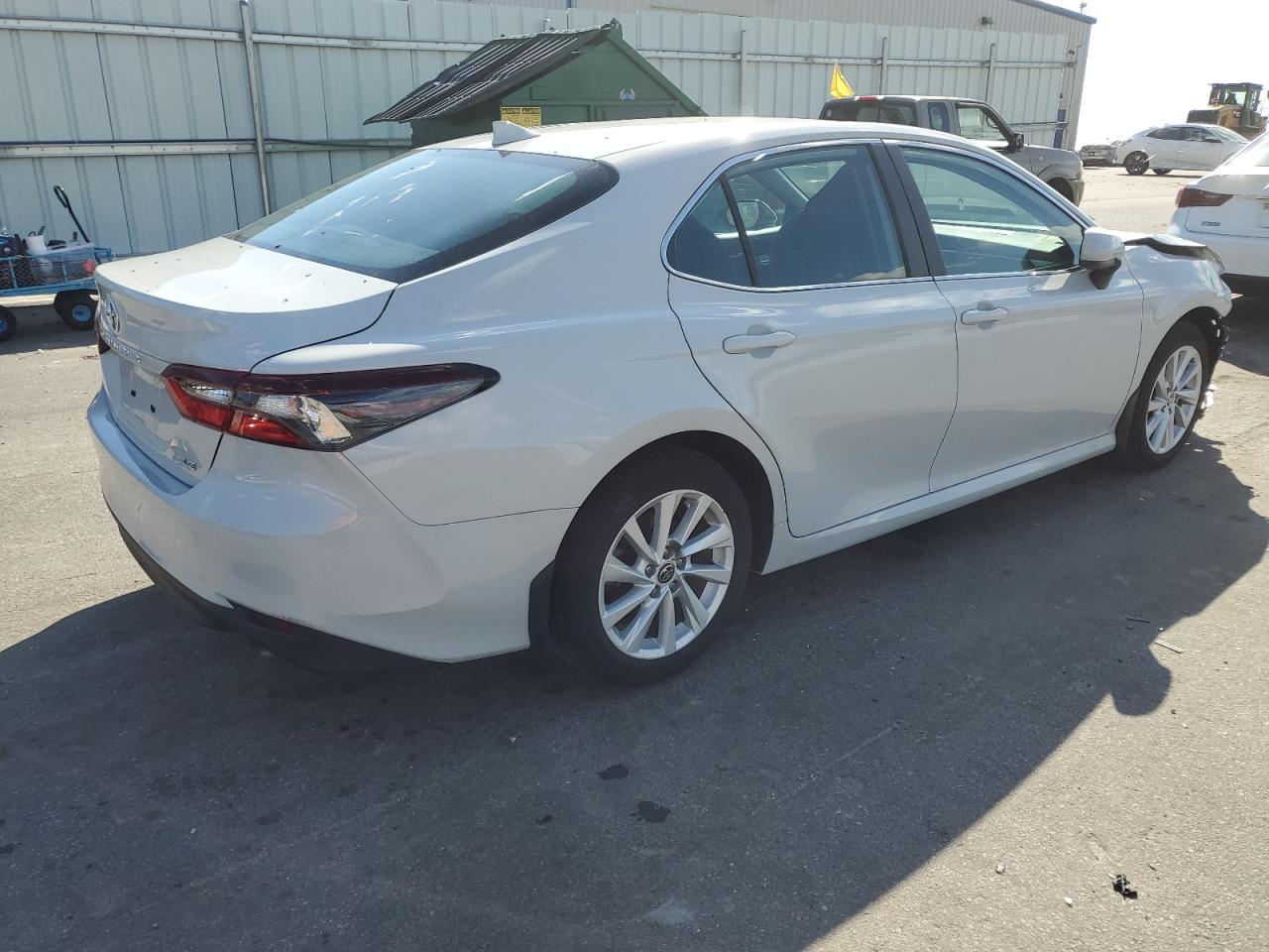 Photo 2 VIN: 4T1C11AK4NU047043 - TOYOTA CAMRY 