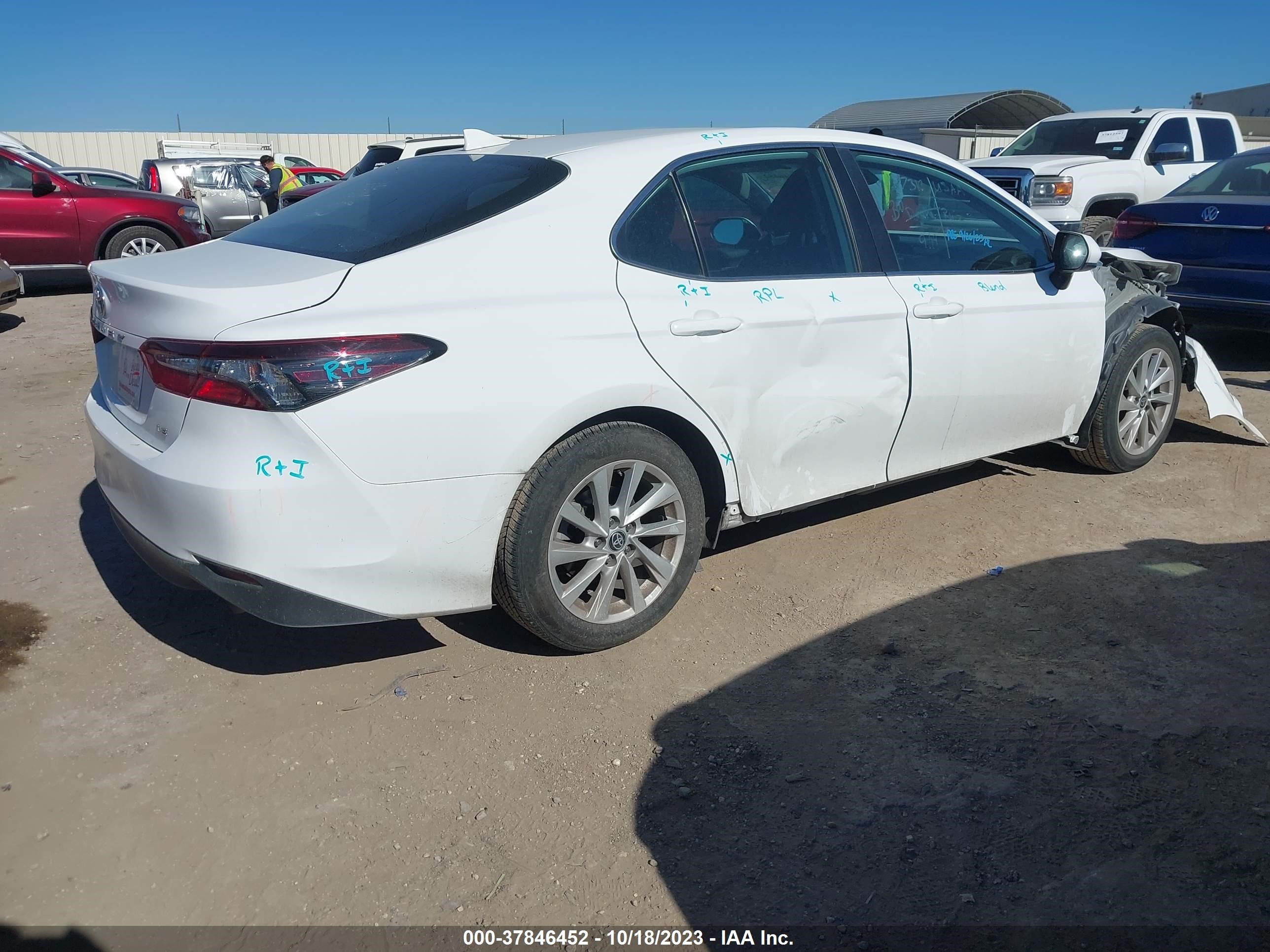 Photo 3 VIN: 4T1C11AK4NU640739 - TOYOTA CAMRY 