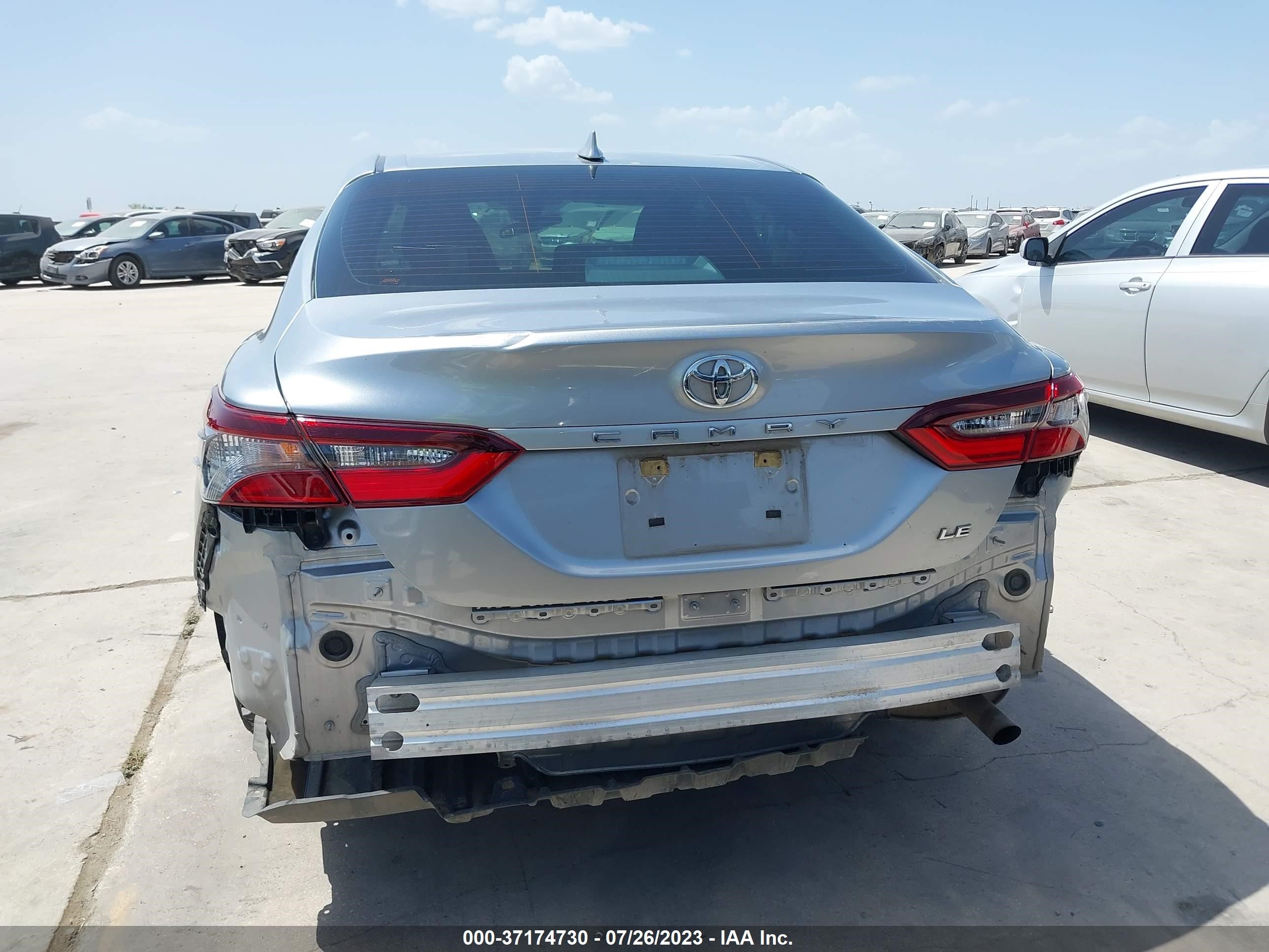 Photo 16 VIN: 4T1C11AK4NU647030 - TOYOTA CAMRY 