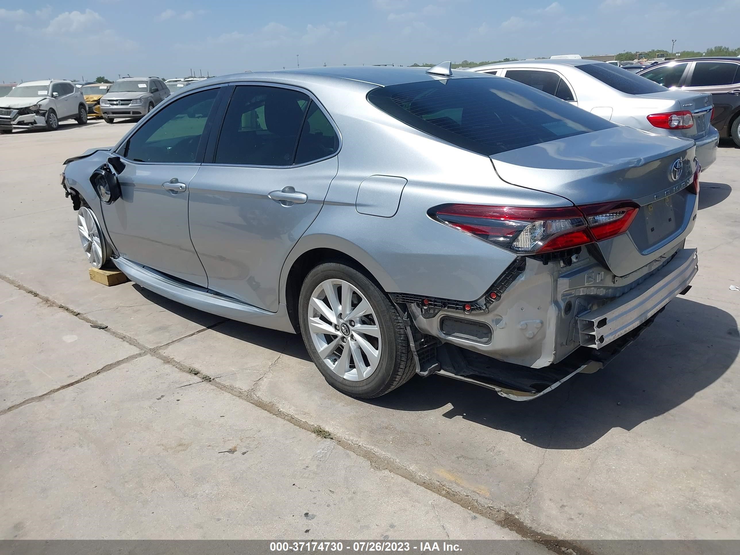 Photo 2 VIN: 4T1C11AK4NU647030 - TOYOTA CAMRY 