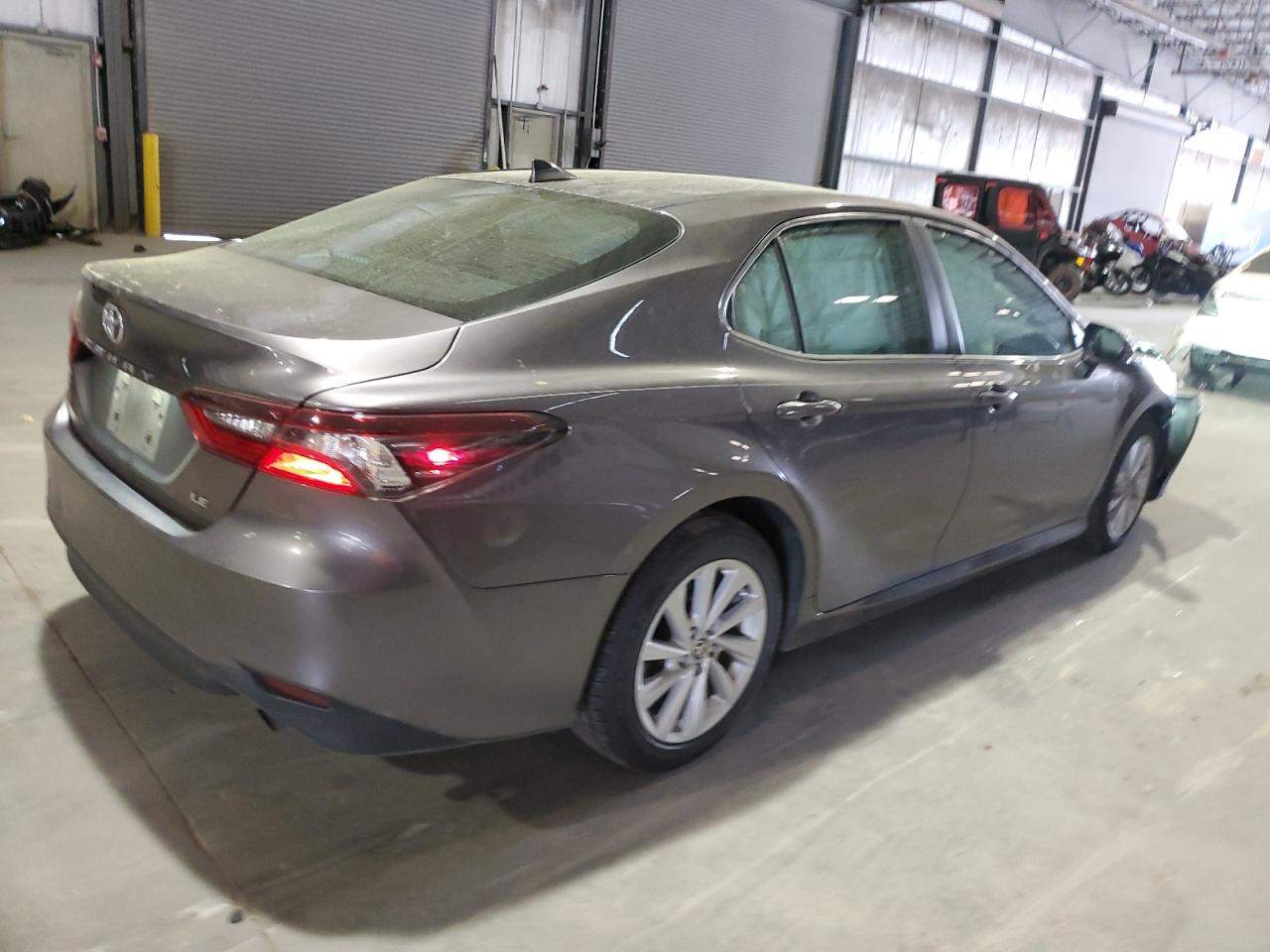 Photo 2 VIN: 4T1C11AK4NU654107 - TOYOTA CAMRY 