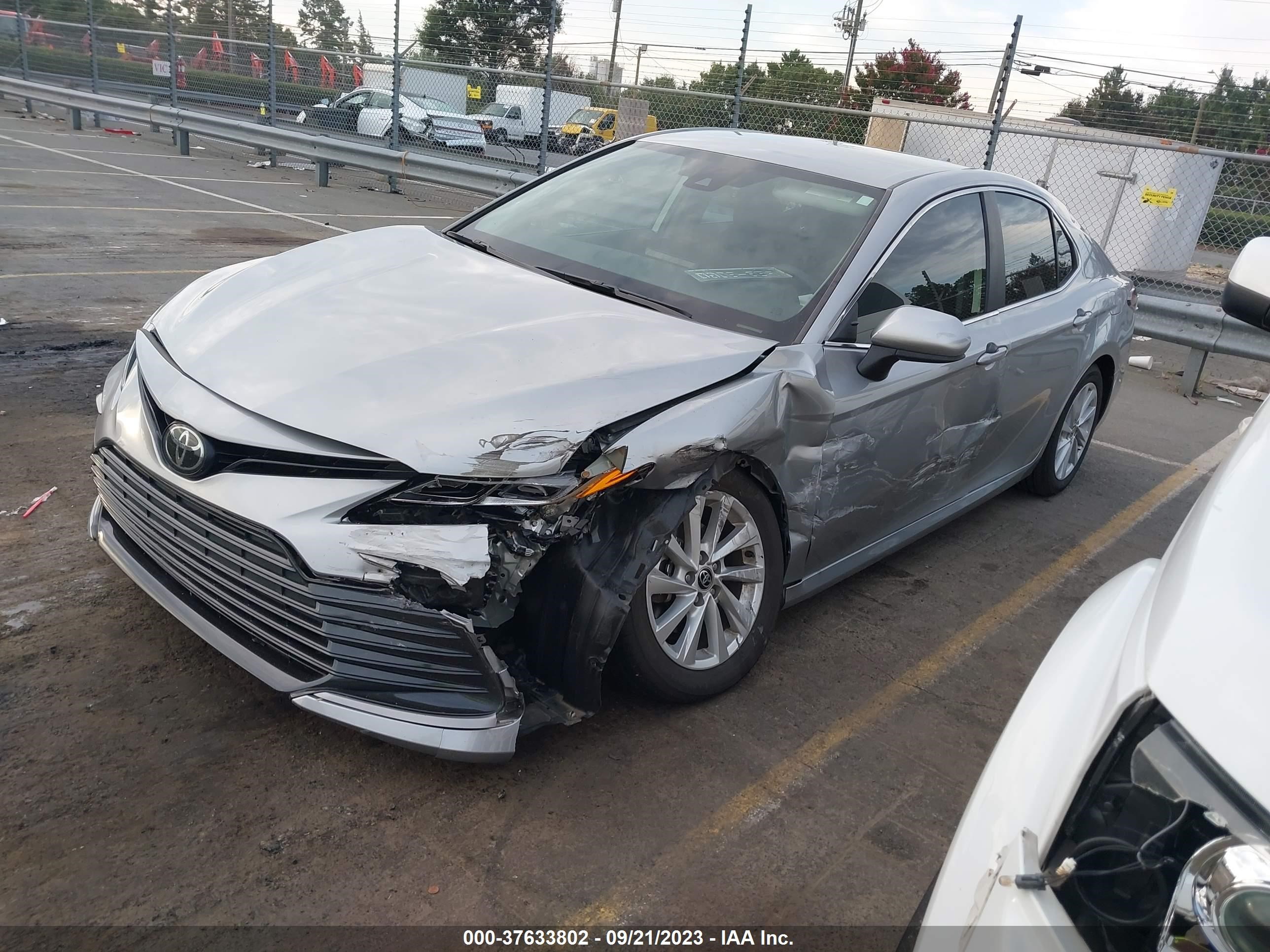 Photo 1 VIN: 4T1C11AK4PU117238 - TOYOTA CAMRY 