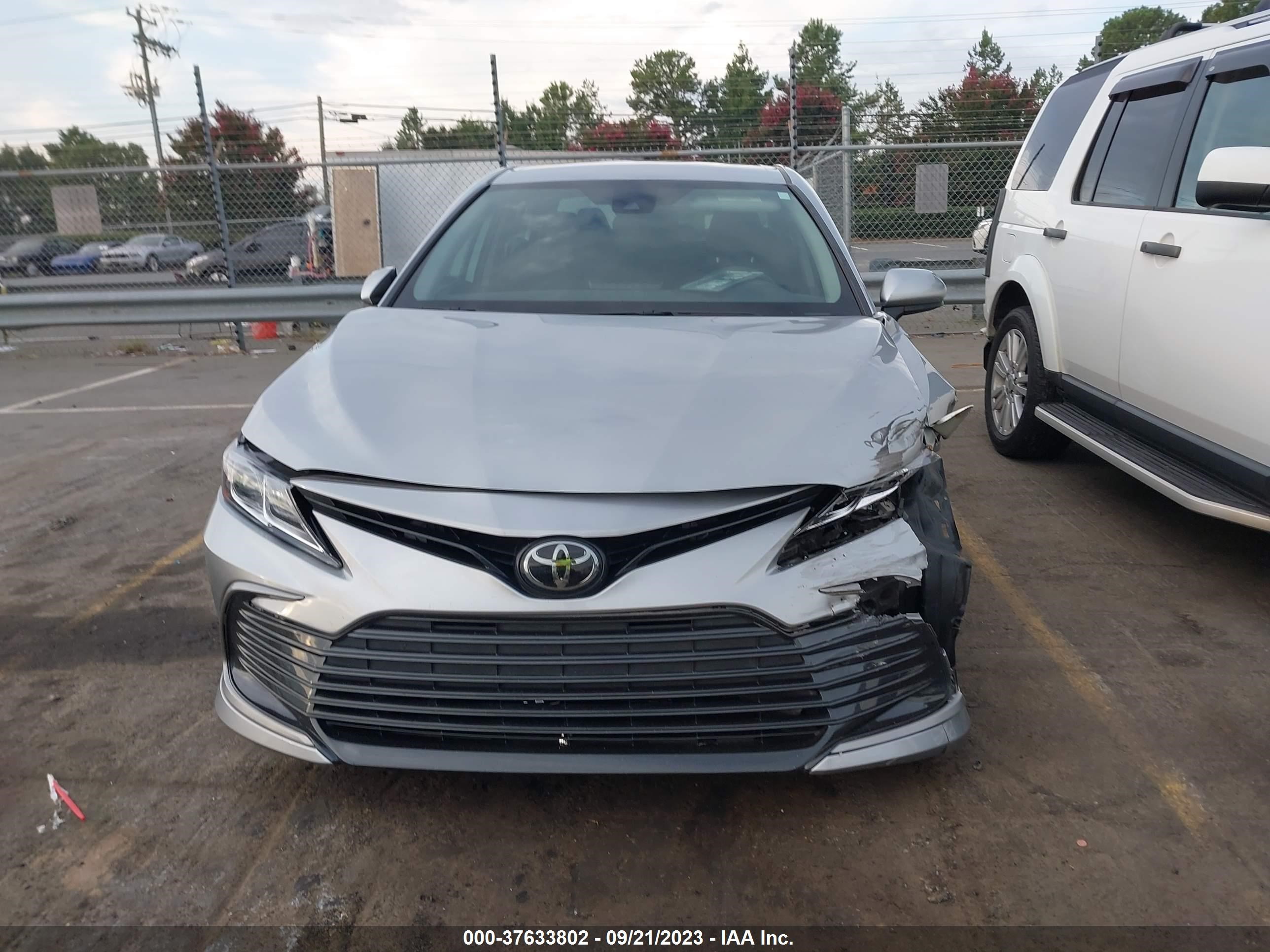 Photo 12 VIN: 4T1C11AK4PU117238 - TOYOTA CAMRY 