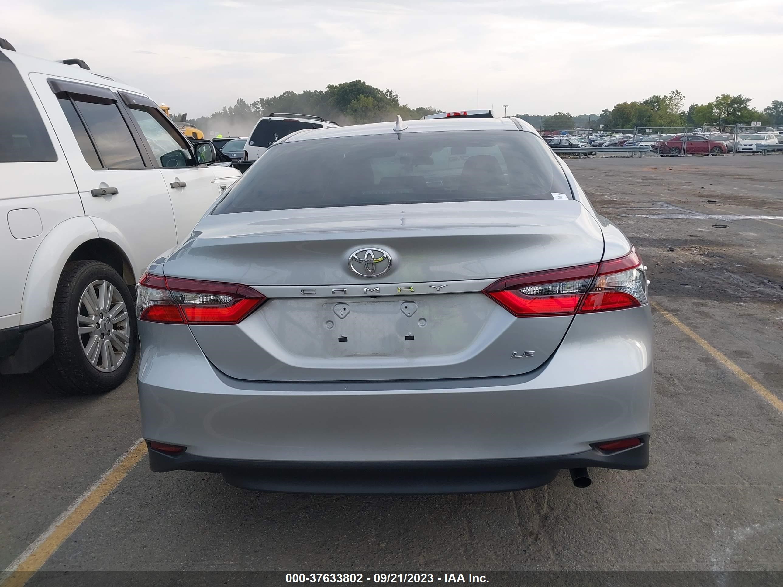 Photo 16 VIN: 4T1C11AK4PU117238 - TOYOTA CAMRY 