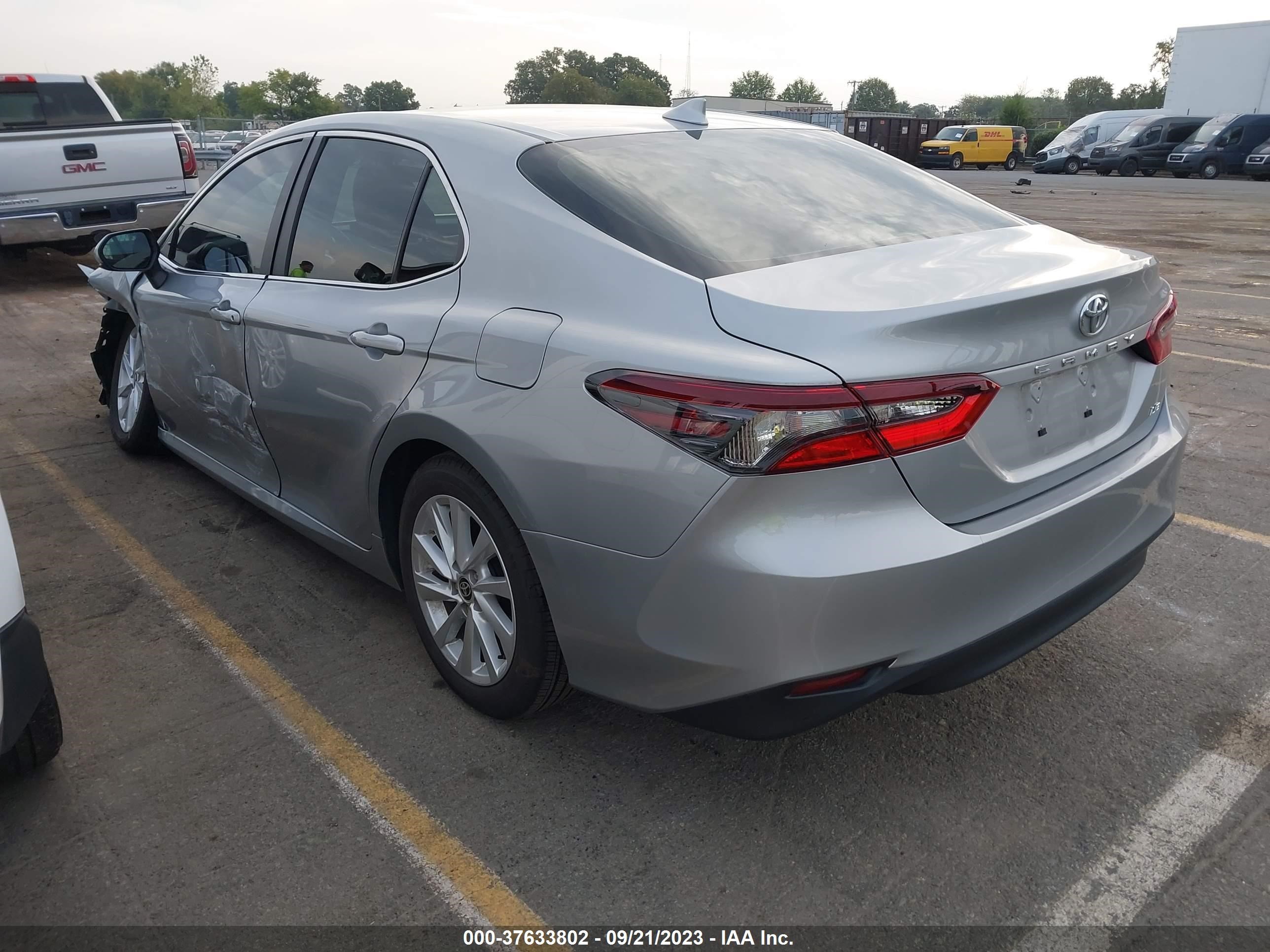 Photo 2 VIN: 4T1C11AK4PU117238 - TOYOTA CAMRY 