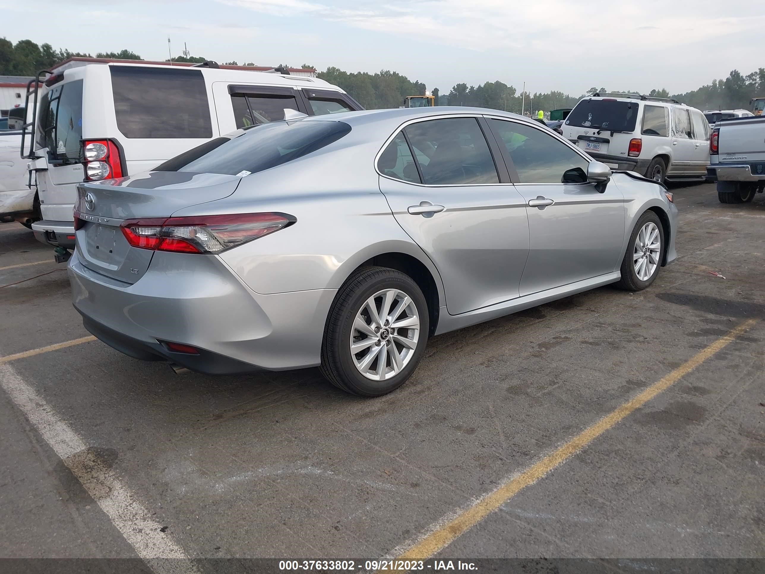 Photo 3 VIN: 4T1C11AK4PU117238 - TOYOTA CAMRY 