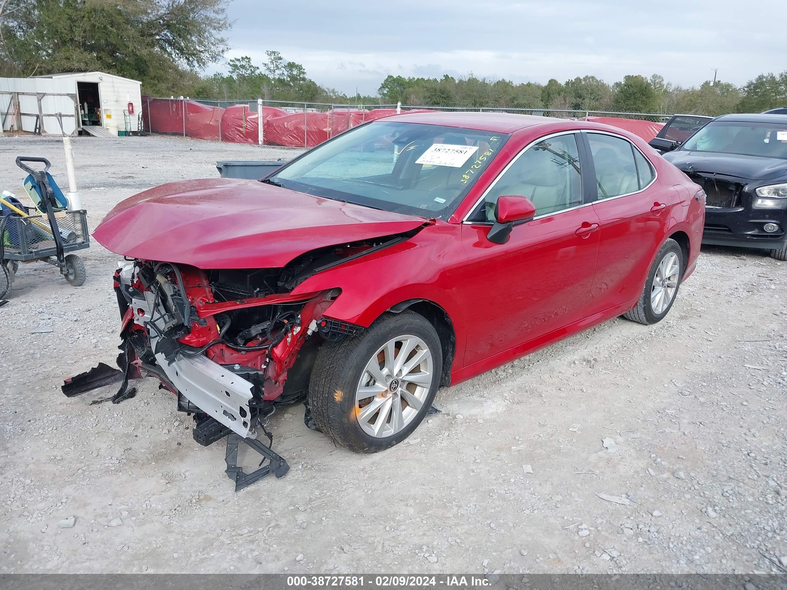 Photo 1 VIN: 4T1C11AK4PU186396 - TOYOTA CAMRY 