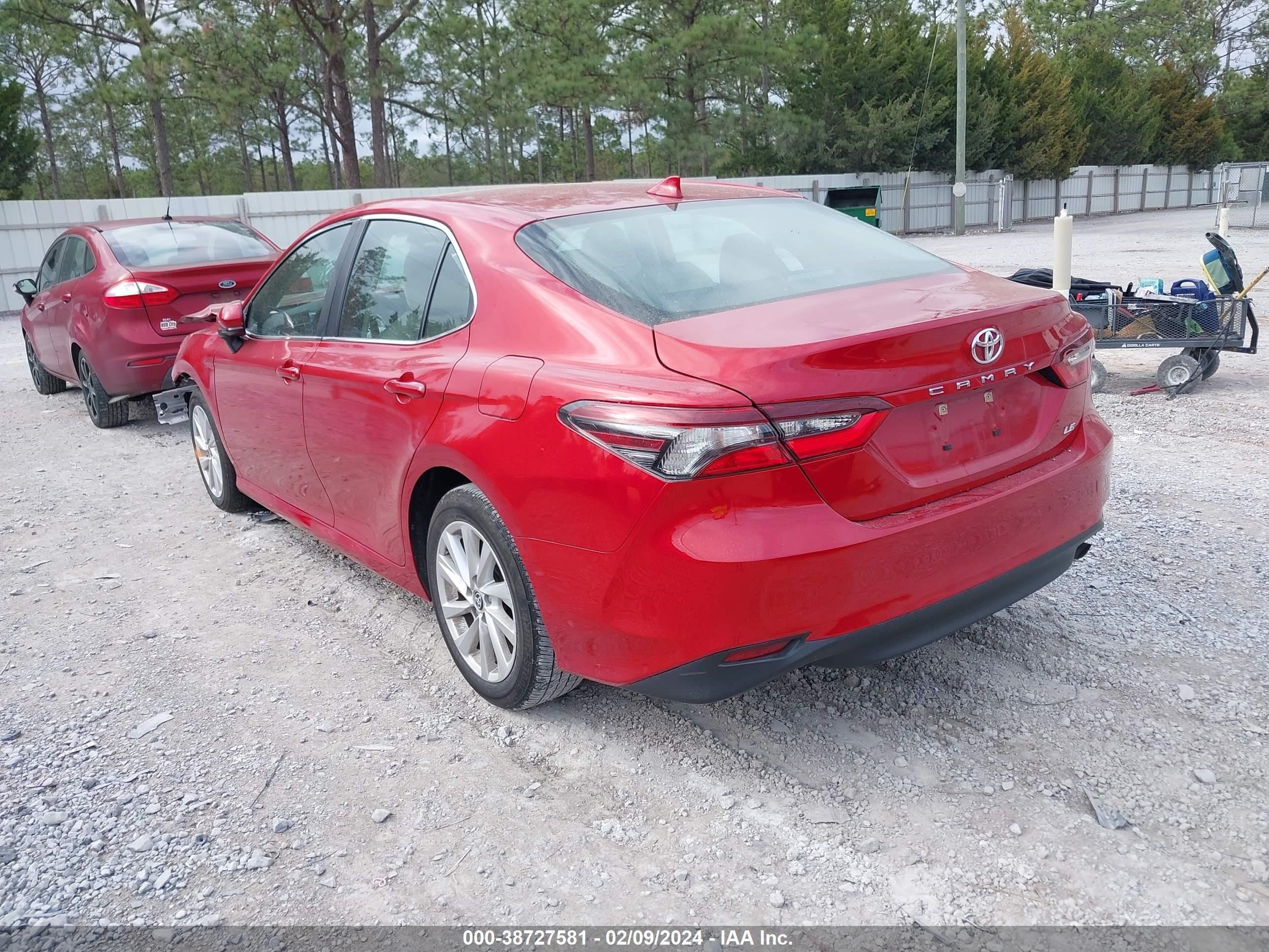 Photo 2 VIN: 4T1C11AK4PU186396 - TOYOTA CAMRY 