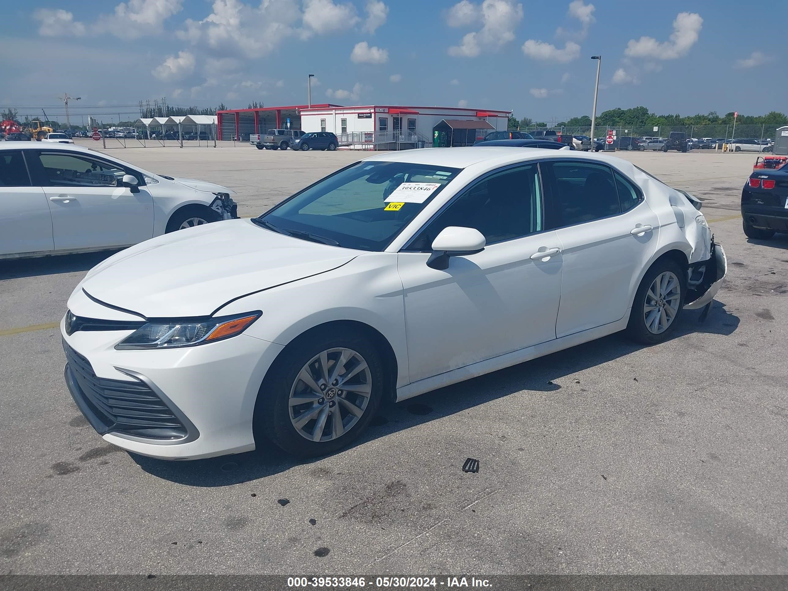 Photo 1 VIN: 4T1C11AK5NU031403 - TOYOTA CAMRY 