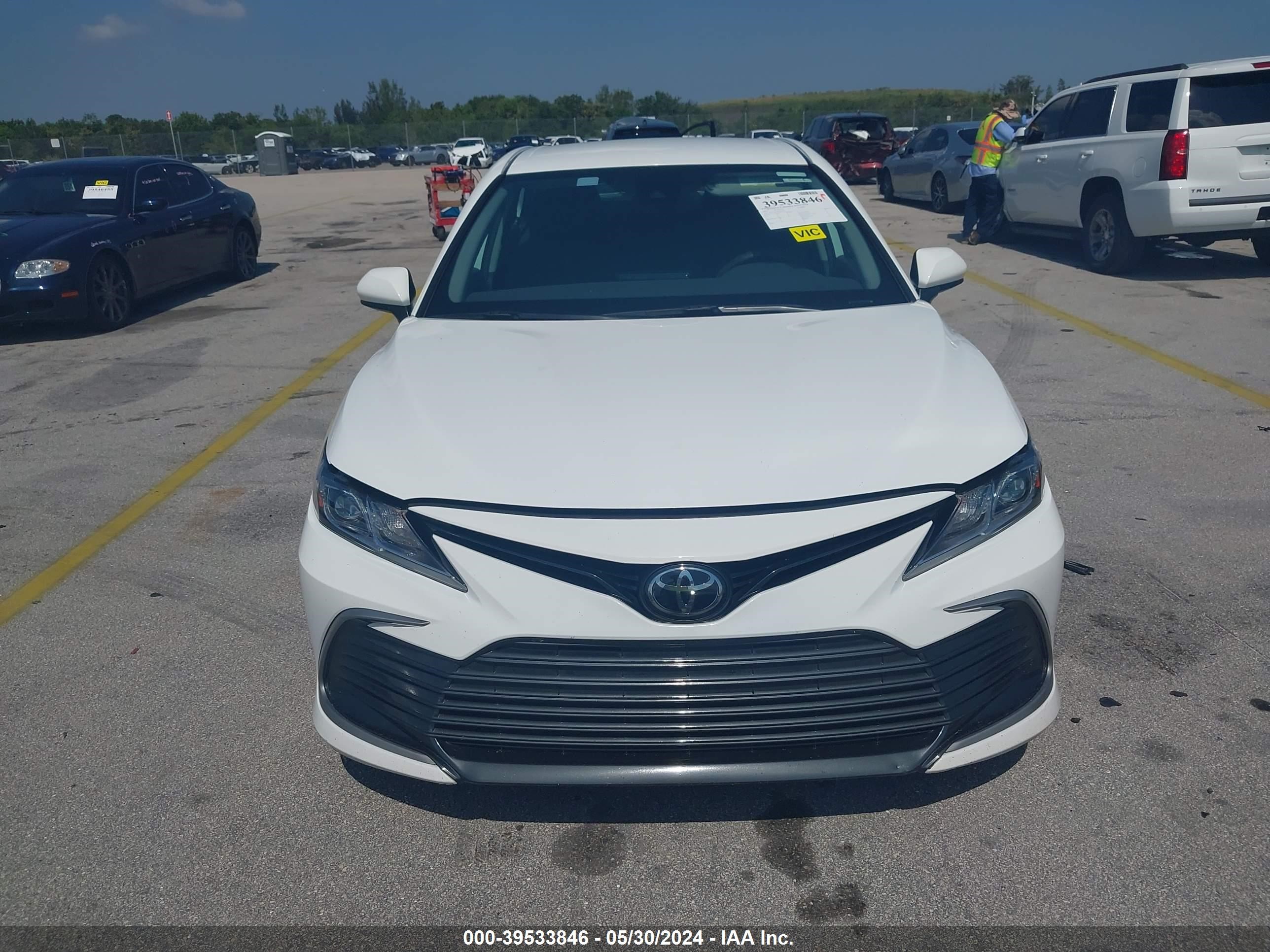 Photo 11 VIN: 4T1C11AK5NU031403 - TOYOTA CAMRY 