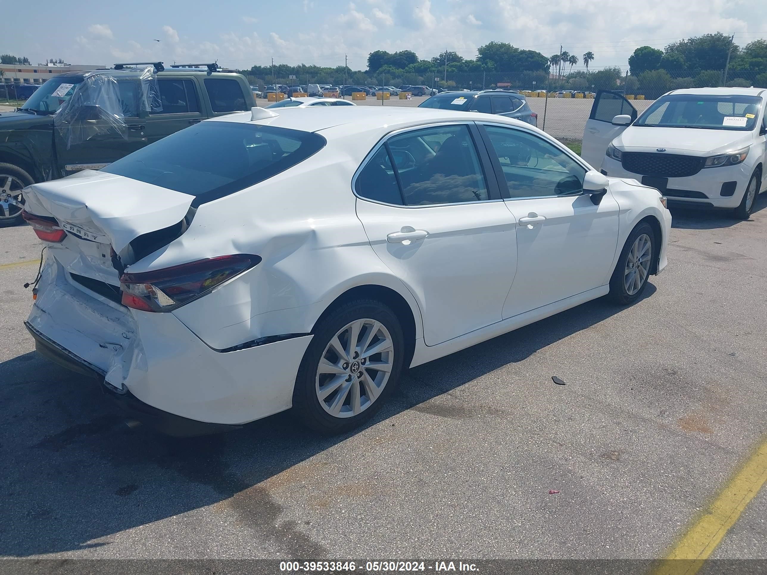 Photo 3 VIN: 4T1C11AK5NU031403 - TOYOTA CAMRY 