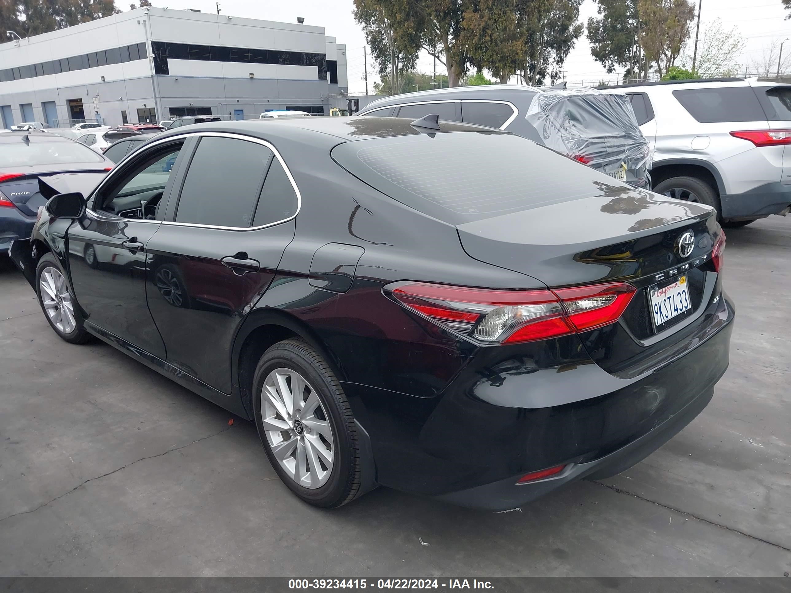 Photo 2 VIN: 4T1C11AK5RU881621 - TOYOTA CAMRY 