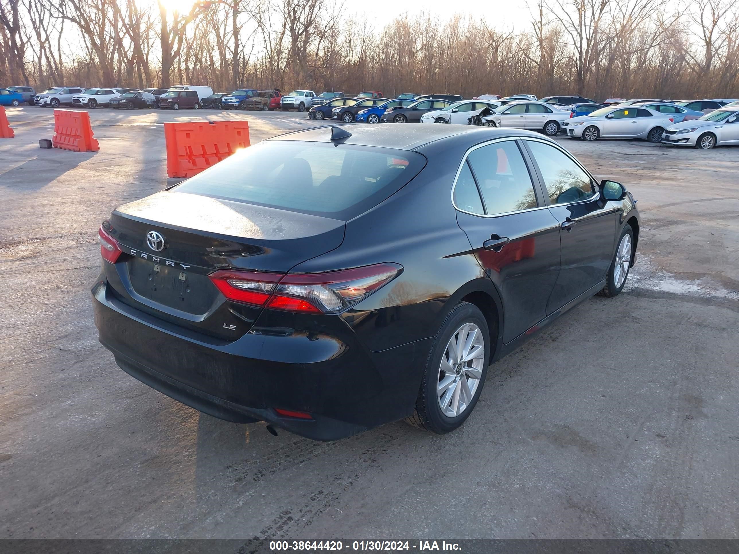 Photo 3 VIN: 4T1C11AK6PU839150 - TOYOTA CAMRY 