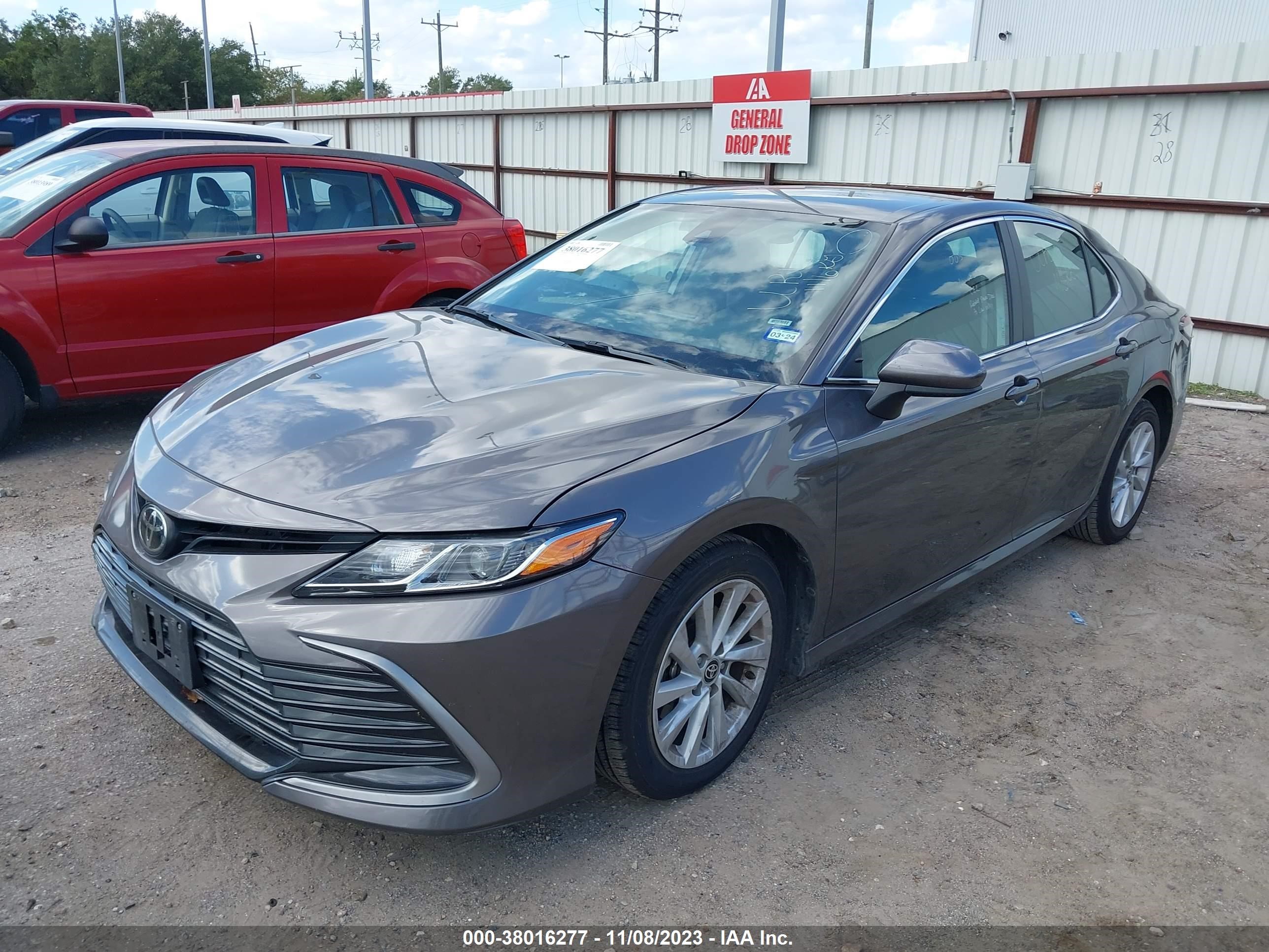 Photo 1 VIN: 4T1C11AK7NU682631 - TOYOTA CAMRY 