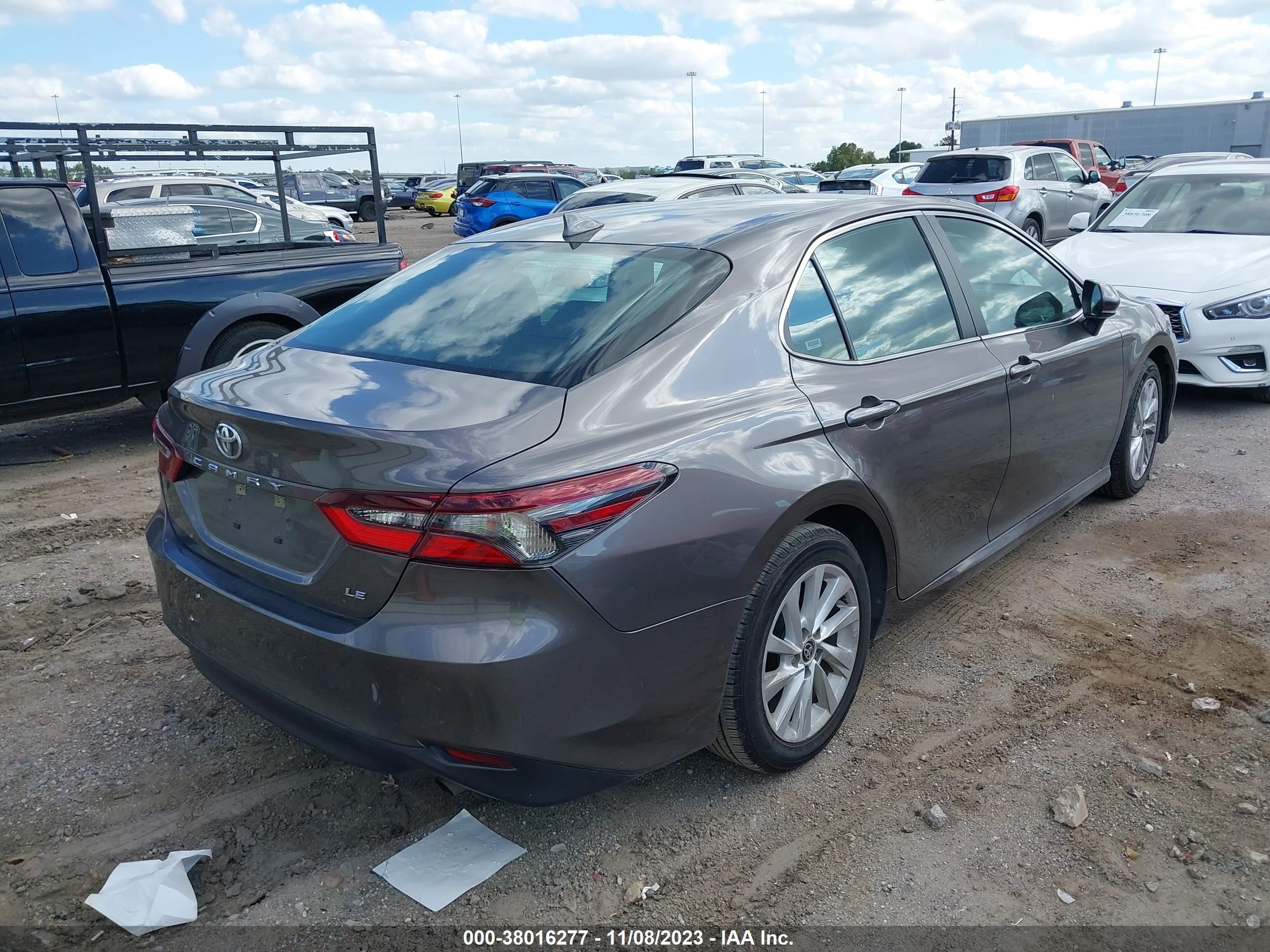 Photo 3 VIN: 4T1C11AK7NU682631 - TOYOTA CAMRY 