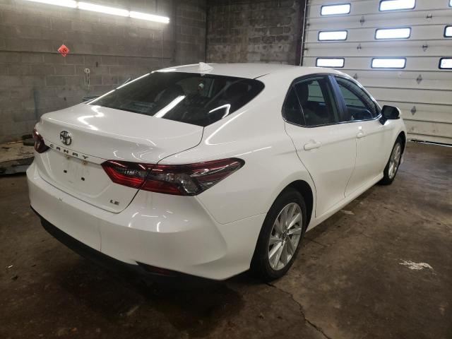 Photo 2 VIN: 4T1C11AK7NU689725 - TOYOTA CAMRY LE 