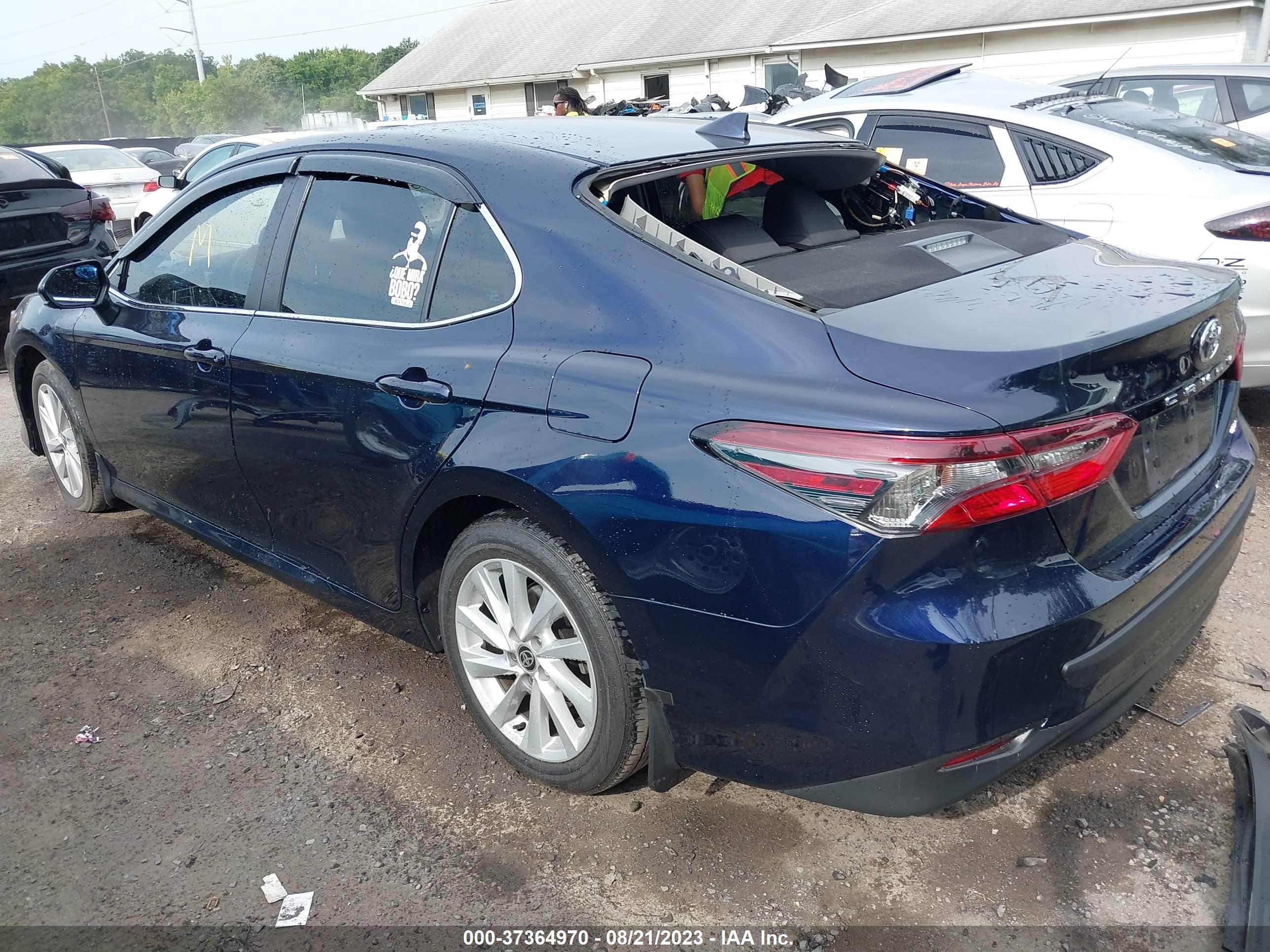 Photo 2 VIN: 4T1C11AK7NU690132 - TOYOTA CAMRY 