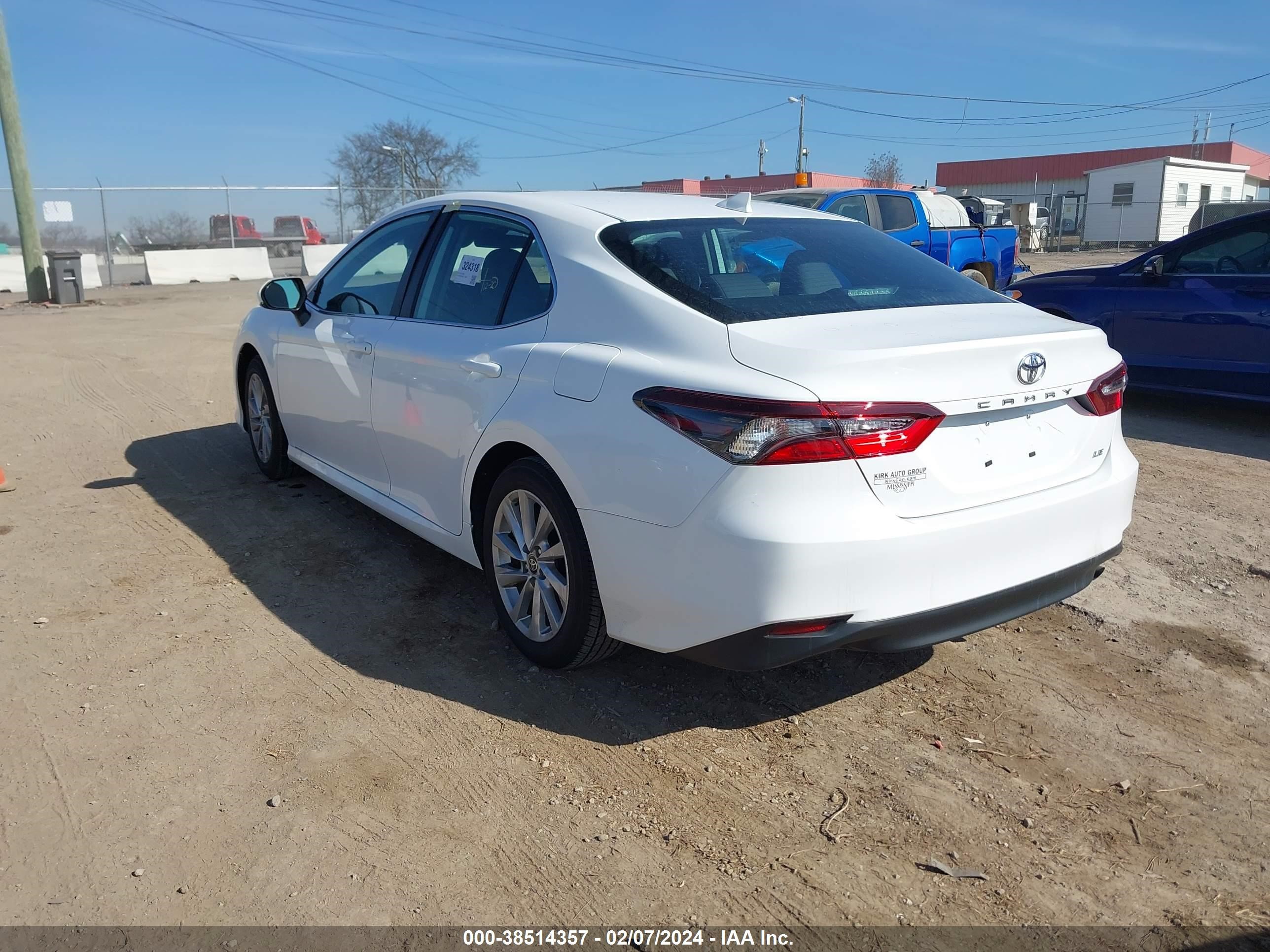 Photo 2 VIN: 4T1C11AK7PU743589 - TOYOTA CAMRY 