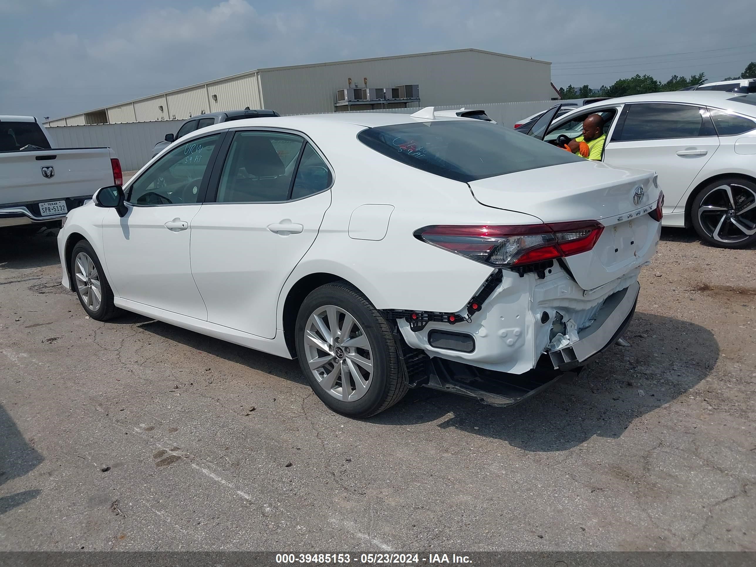 Photo 2 VIN: 4T1C11AK7RU223654 - TOYOTA CAMRY 