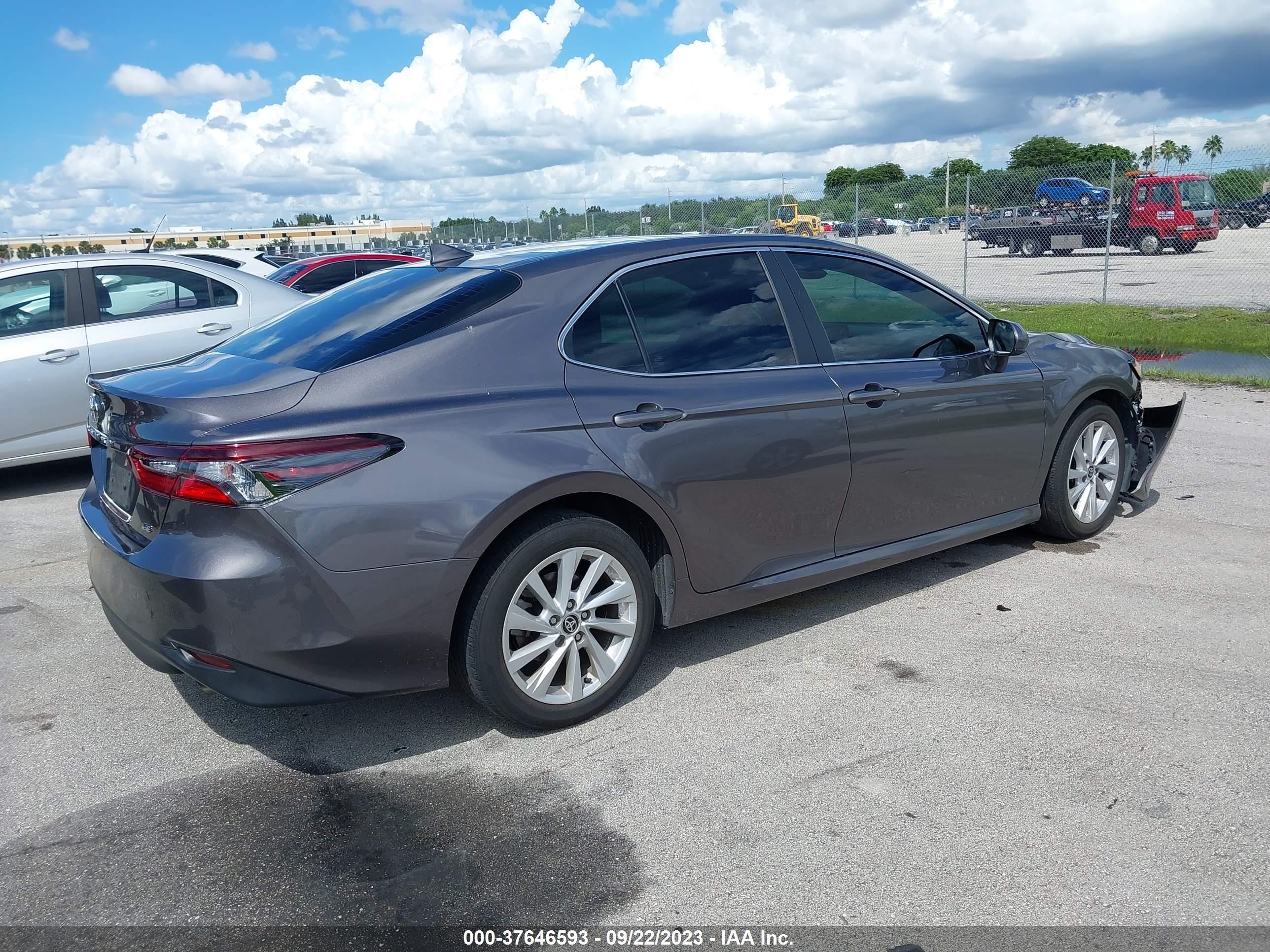 Photo 3 VIN: 4T1C11AK8MU464373 - TOYOTA CAMRY 