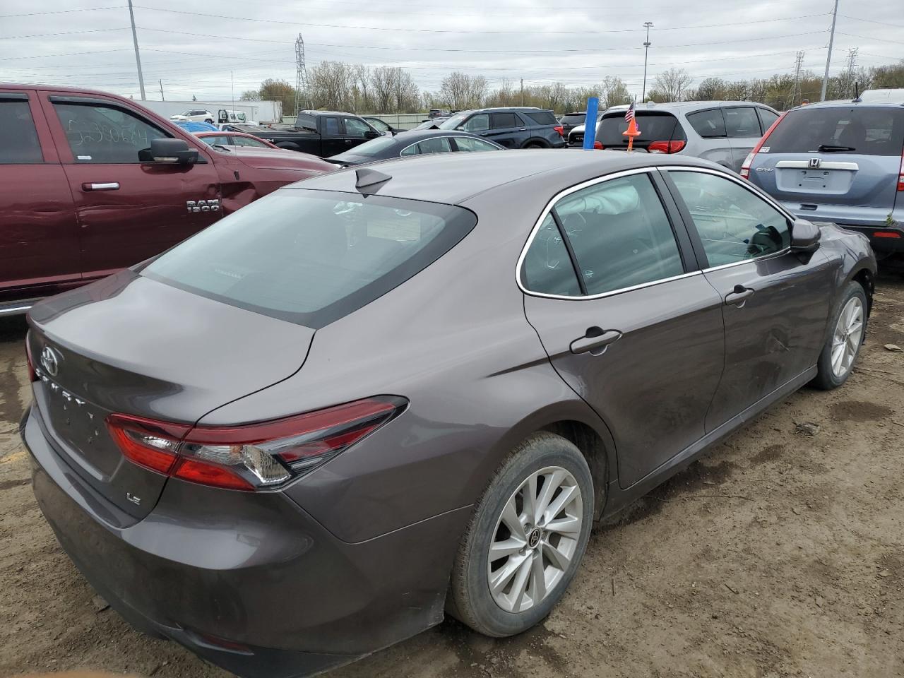 Photo 2 VIN: 4T1C11AK8MU466155 - TOYOTA CAMRY 