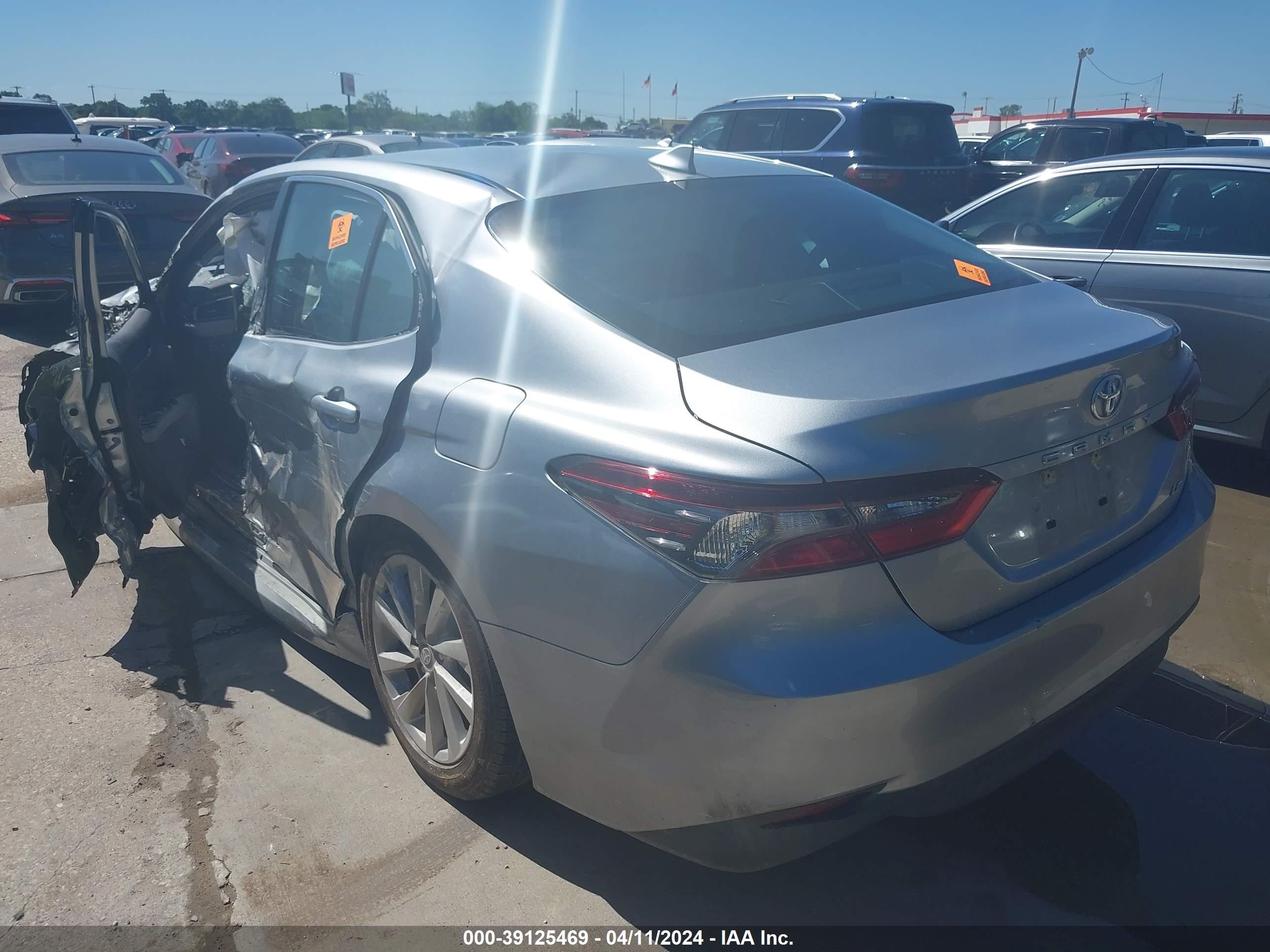 Photo 2 VIN: 4T1C11AK9NU648075 - TOYOTA CAMRY 