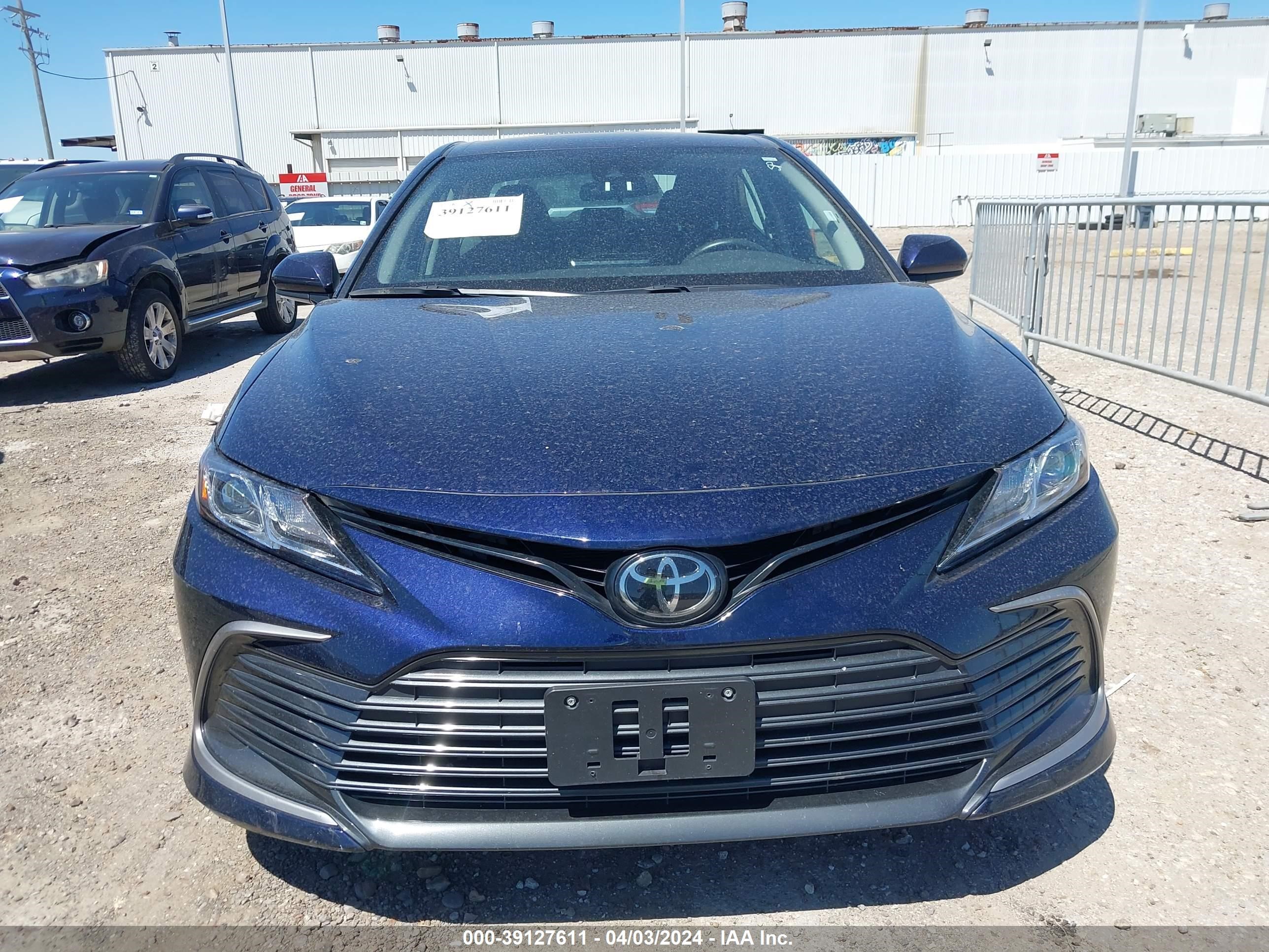 Photo 11 VIN: 4T1C11AK9NU682128 - TOYOTA CAMRY 