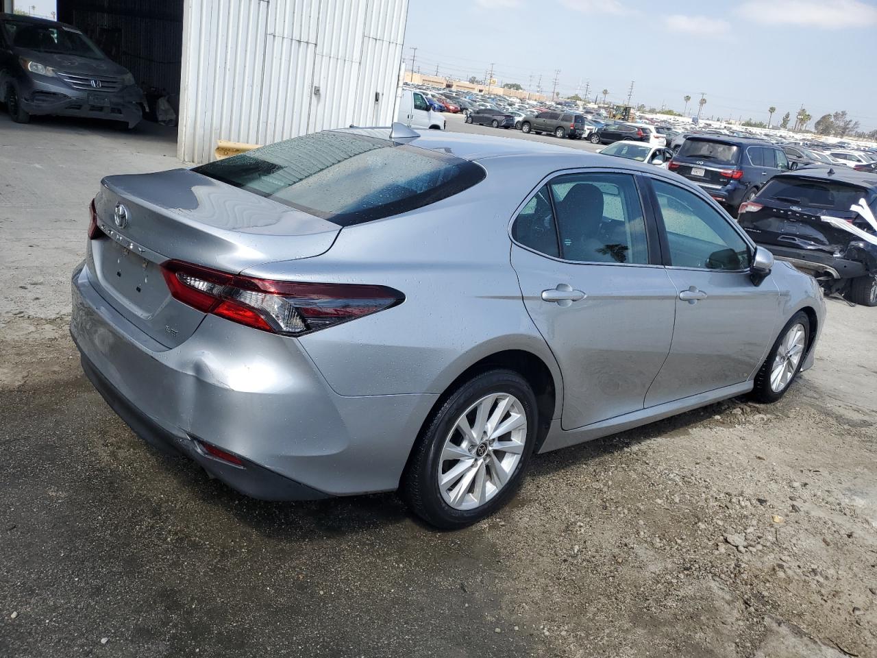 Photo 2 VIN: 4T1C11AKXNU618132 - TOYOTA CAMRY 