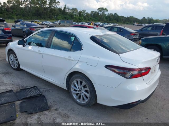 Photo 2 VIN: 4T1C11AKXNU658341 - TOYOTA CAMRY 