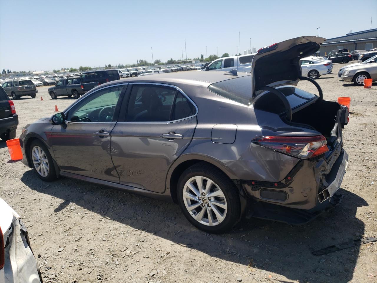 Photo 1 VIN: 4T1C11AKXPU726303 - TOYOTA CAMRY 