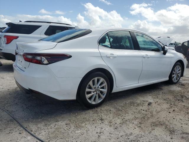 Photo 2 VIN: 4T1C11AKXRU202491 - TOYOTA CAMRY LE 