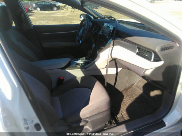 Photo 4 VIN: 4T1C11BK2NU072845 - TOYOTA CAMRY 