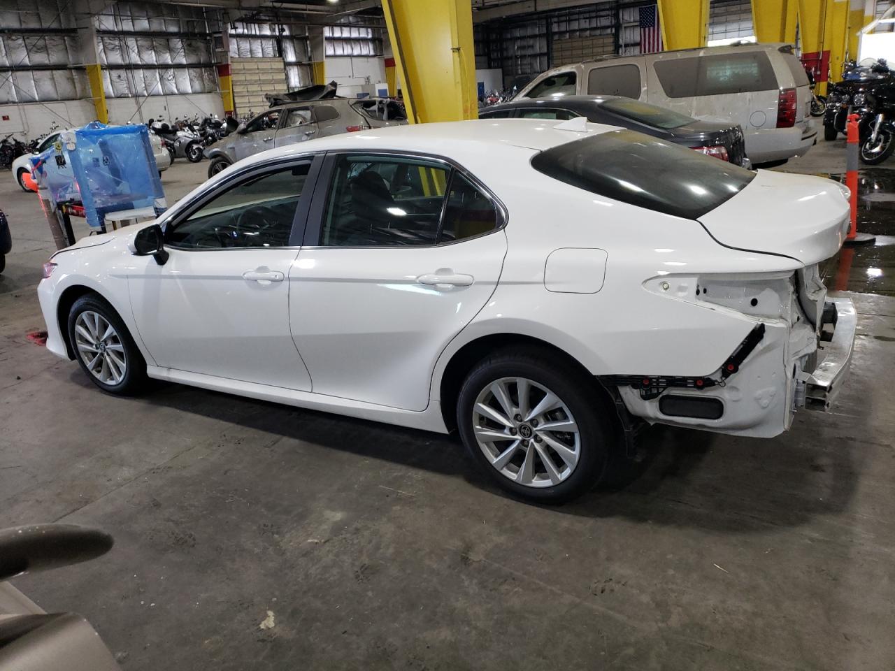 Photo 1 VIN: 4T1C11BK3NU070845 - TOYOTA CAMRY 