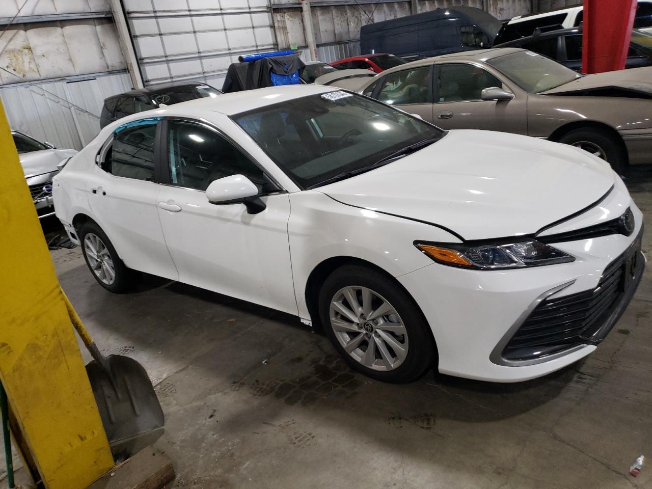 Photo 3 VIN: 4T1C11BK3NU070845 - TOYOTA CAMRY 